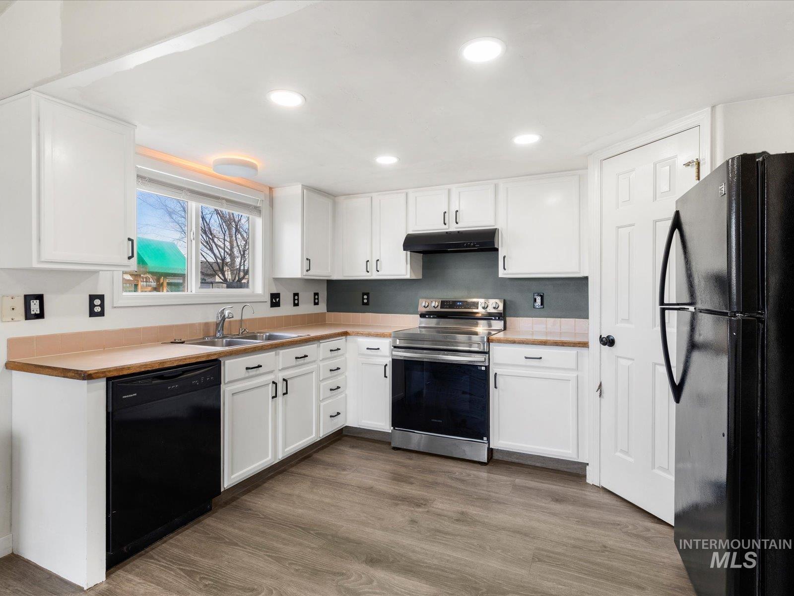 1624 W Hawaii Ave, Nampa, Idaho 83686, 3 Bedrooms, 2 Bathrooms, Residential For Sale, Price $359,990, 98975777