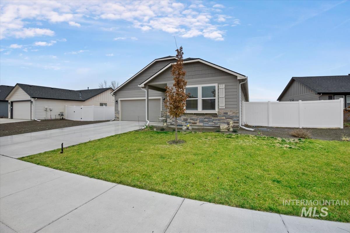 18566 White Rose Pl, Nampa, Idaho 83687, 4 Bedrooms, 2 Bathrooms, Residential For Sale, Price $439,900, 98975779