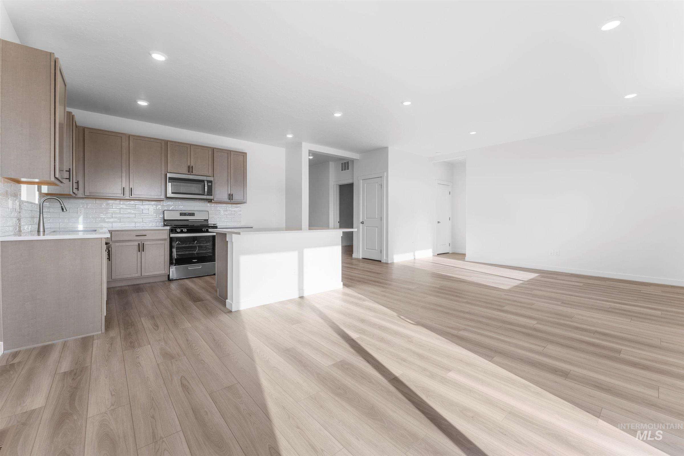 11172 Trestle Rock St, Caldwell, Idaho 83605, 3 Bedrooms, 2 Bathrooms, Residential For Sale, Price $365,990, 98975783