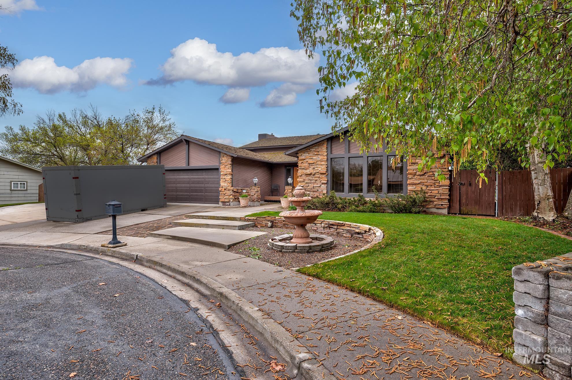 1242 SW 11th Ave, Ontario, Oregon 97914, 4 Bedrooms, 3 Bathrooms, Residential For Sale, Price $420,000,MLS 98975784