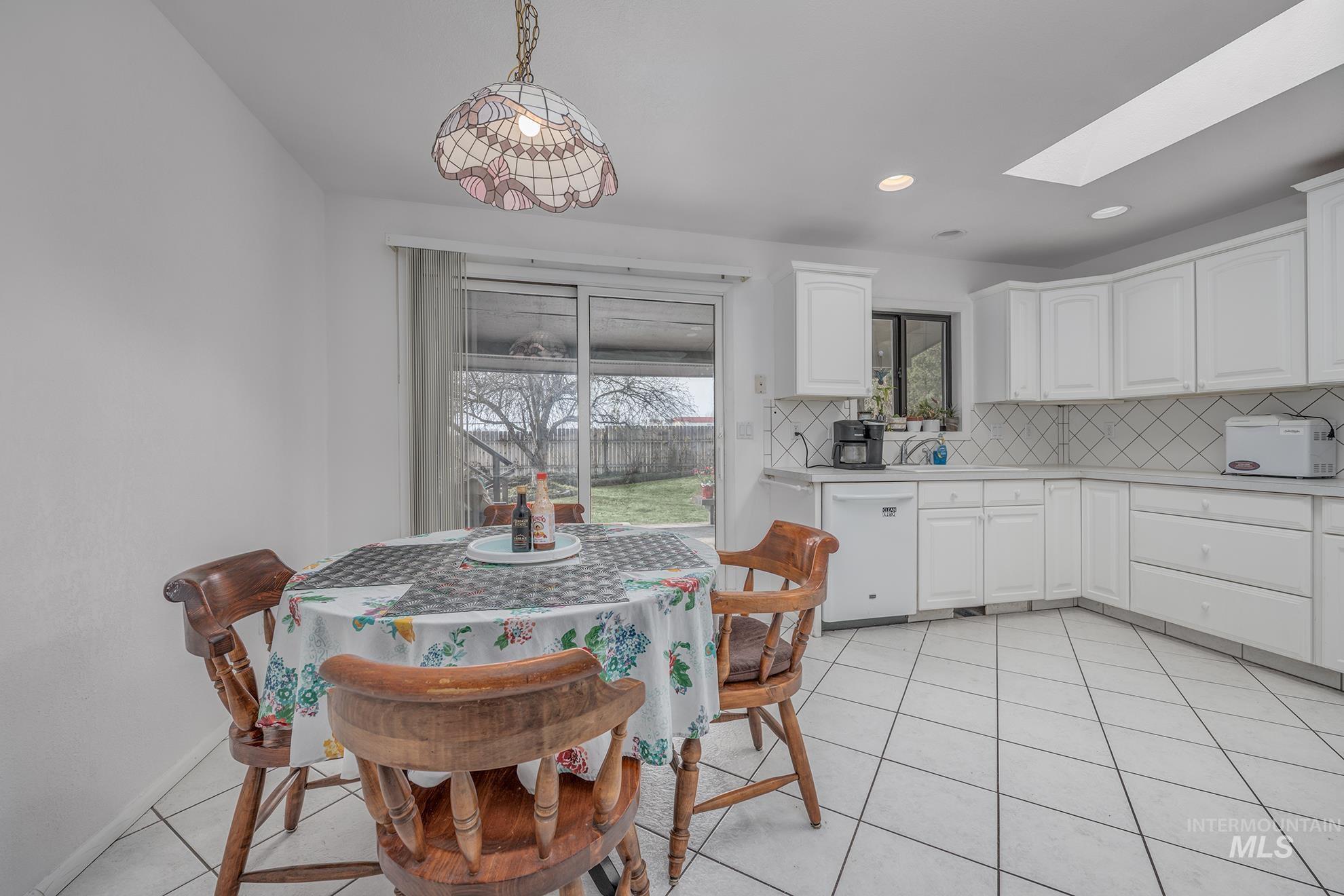 1242 SW 11th Ave, Ontario, Oregon 97914, 4 Bedrooms, 3 Bathrooms, Residential For Sale, Price $425,000, 98975784