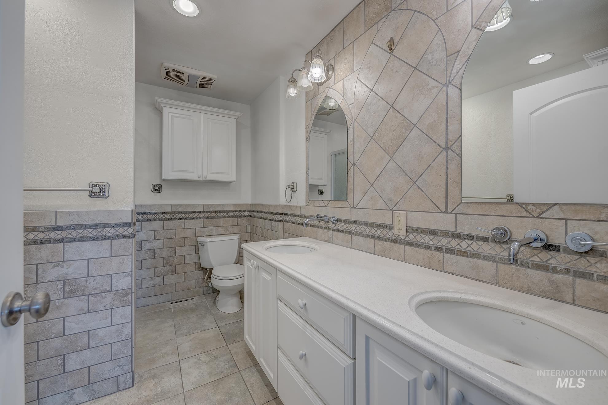 1242 SW 11th Ave, Ontario, Oregon 97914, 4 Bedrooms, 3 Bathrooms, Residential For Sale, Price $425,000, 98975784