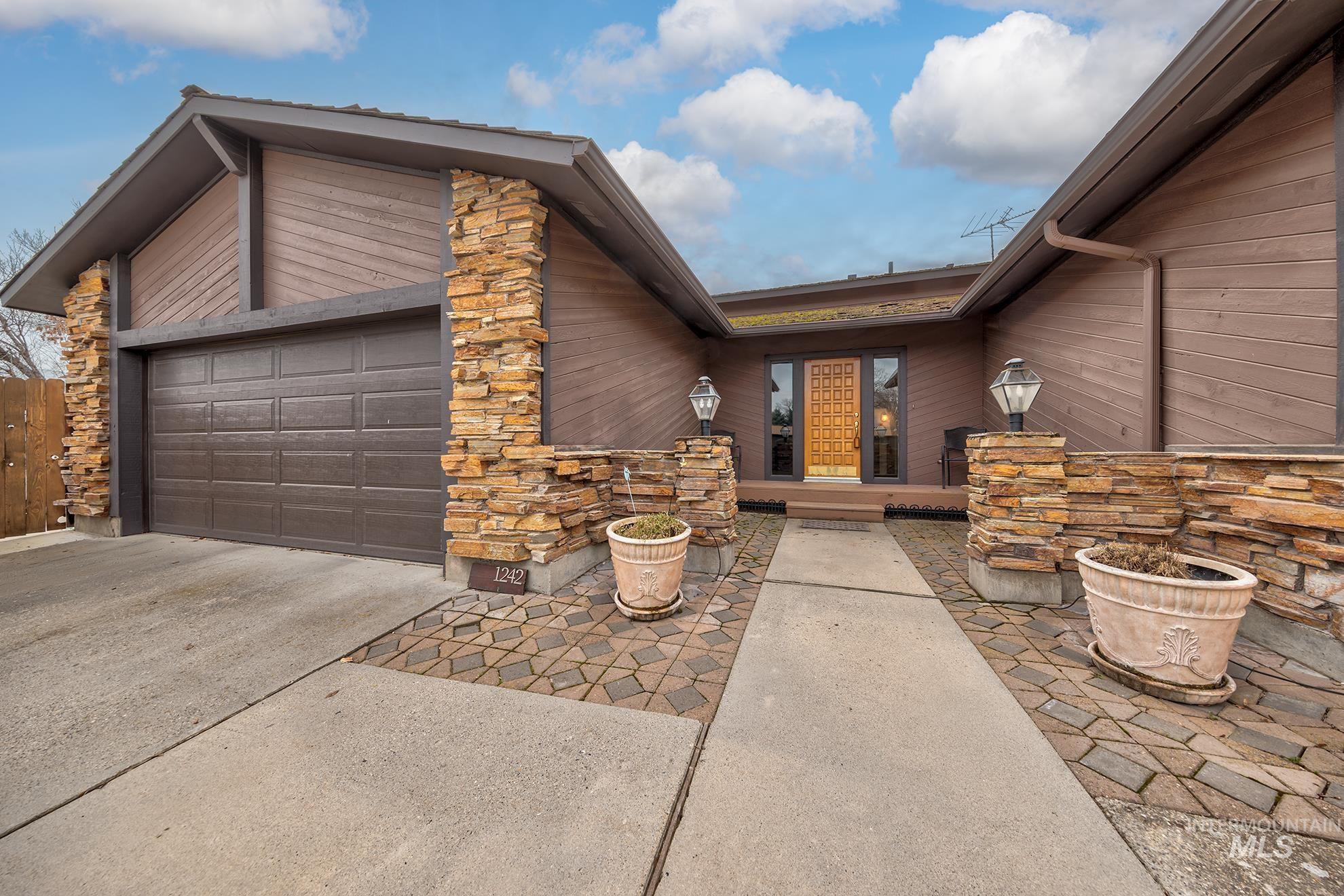 1242 SW 11th Ave, Ontario, Oregon 97914, 4 Bedrooms, 3 Bathrooms, Residential For Sale, Price $425,000, 98975784