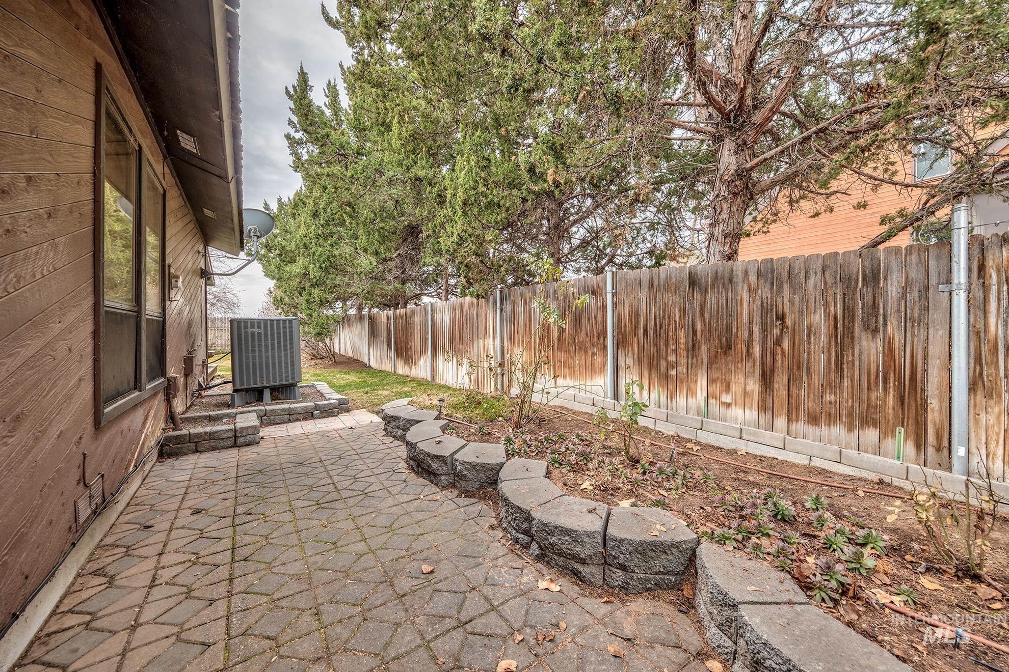 1242 SW 11th Ave, Ontario, Oregon 97914, 4 Bedrooms, 3 Bathrooms, Residential For Sale, Price $425,000, 98975784