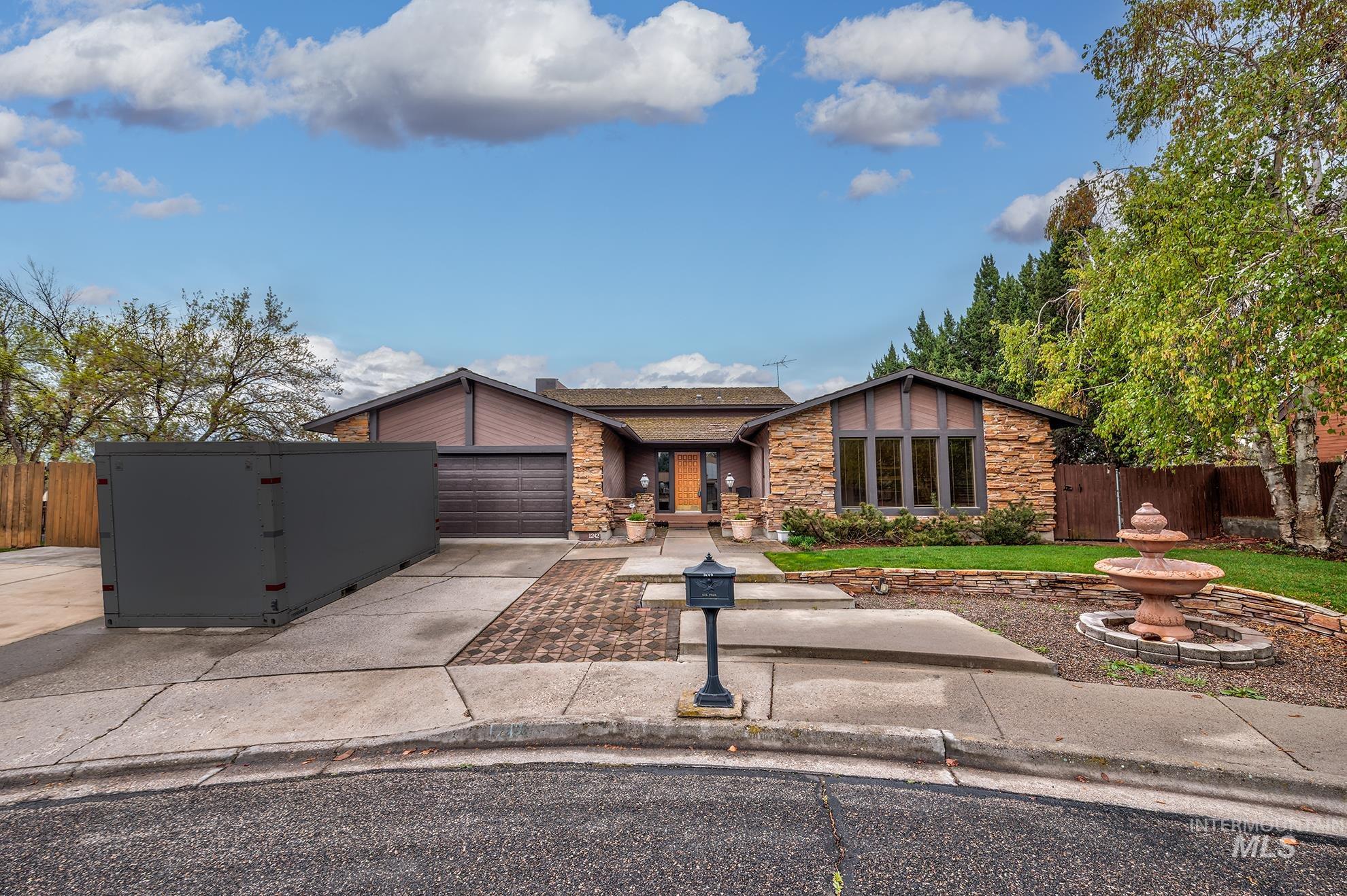 1242 SW 11th Ave, Ontario, Oregon 97914, 4 Bedrooms, 3 Bathrooms, Residential For Sale, Price $420,000,MLS 98975784