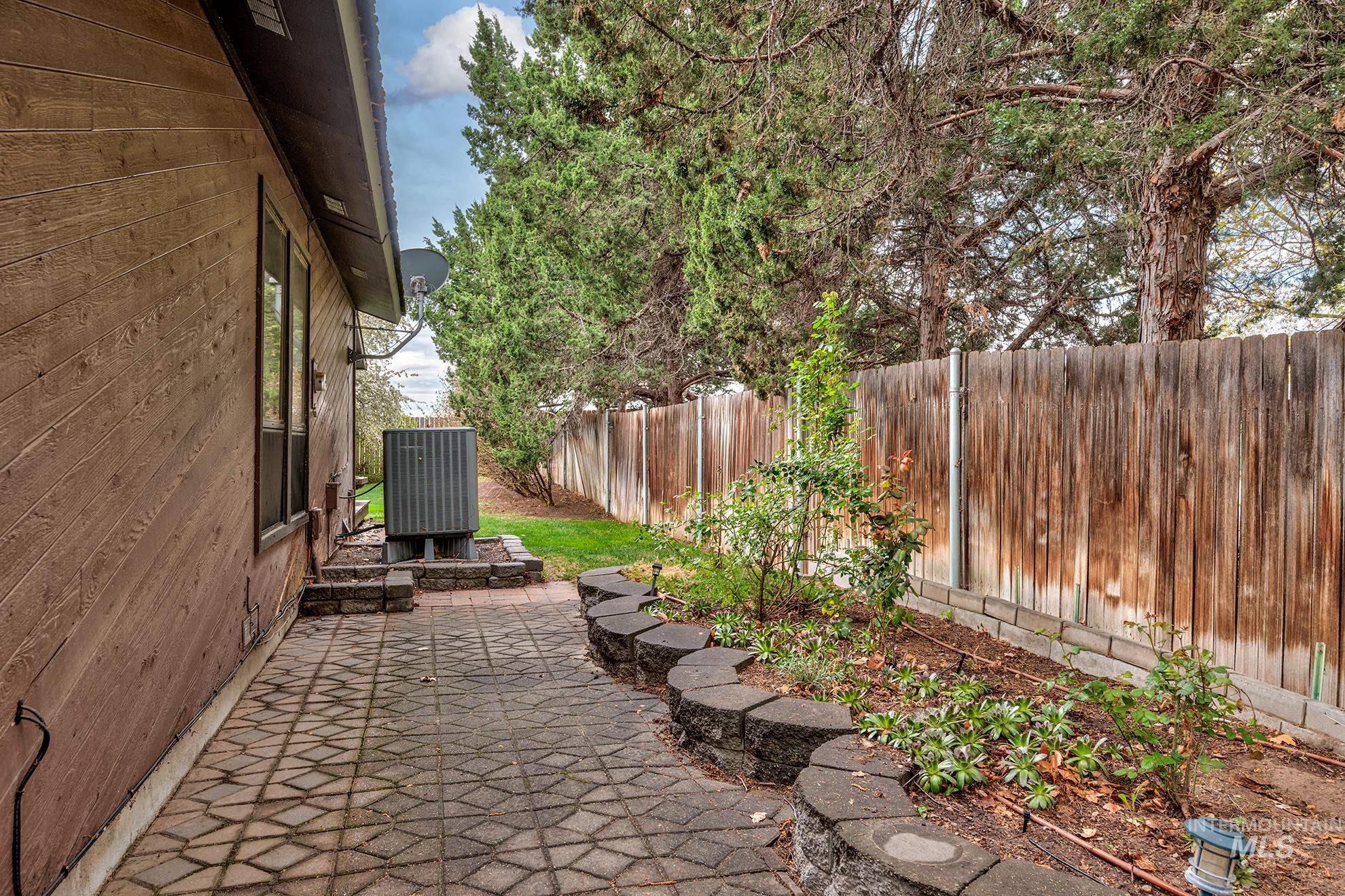 1242 SW 11th Ave, Ontario, Oregon 97914, 4 Bedrooms, 3 Bathrooms, Residential For Sale, Price $420,000,MLS 98975784