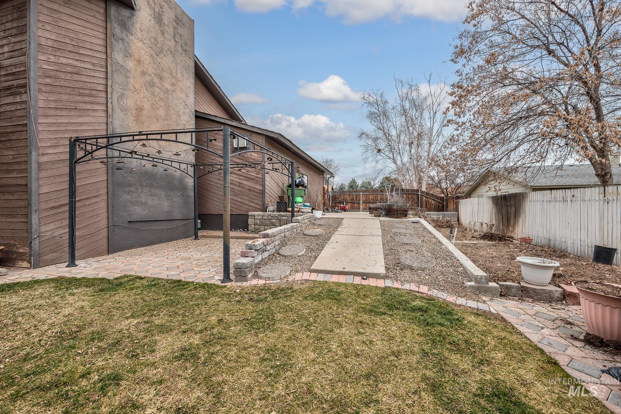 1242 SW 11th Ave, Ontario, Oregon 97914, 4 Bedrooms, 3 Bathrooms, Residential For Sale, Price $425,000, 98975784