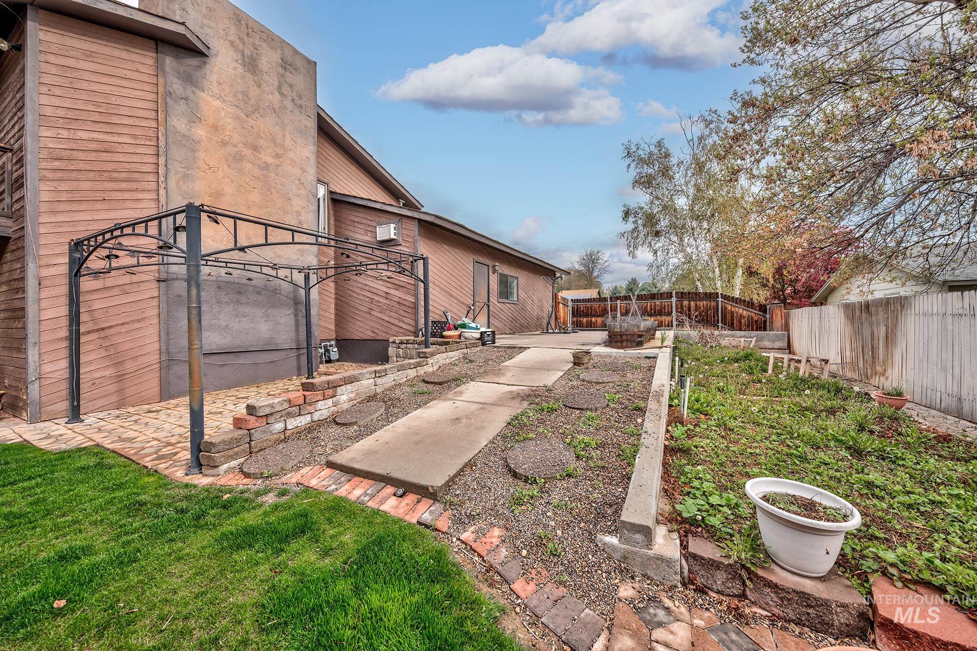 1242 SW 11th Ave, Ontario, Oregon 97914, 4 Bedrooms, 3 Bathrooms, Residential For Sale, Price $420,000,MLS 98975784