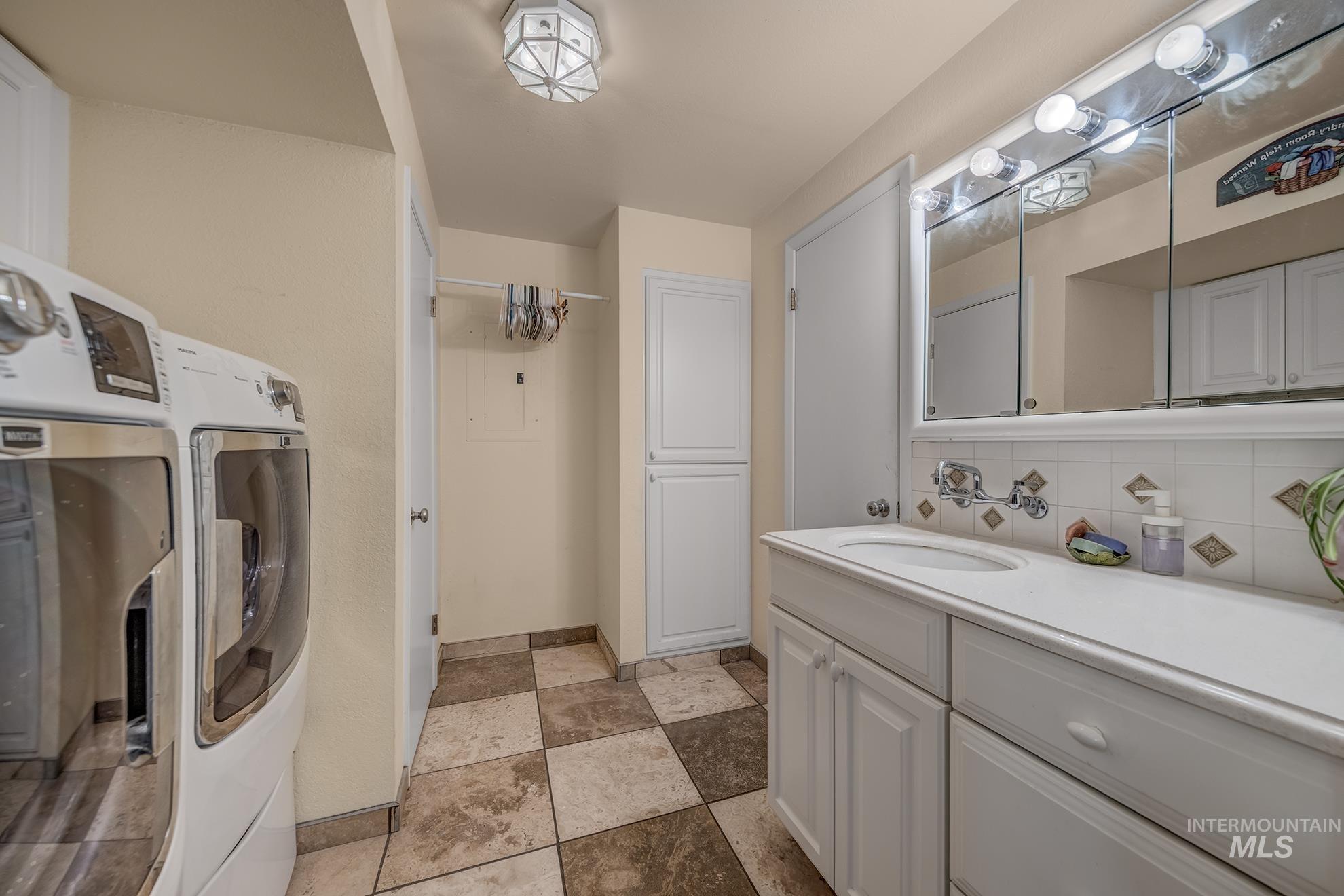 1242 SW 11th Ave, Ontario, Oregon 97914, 4 Bedrooms, 3 Bathrooms, Residential For Sale, Price $420,000,MLS 98975784