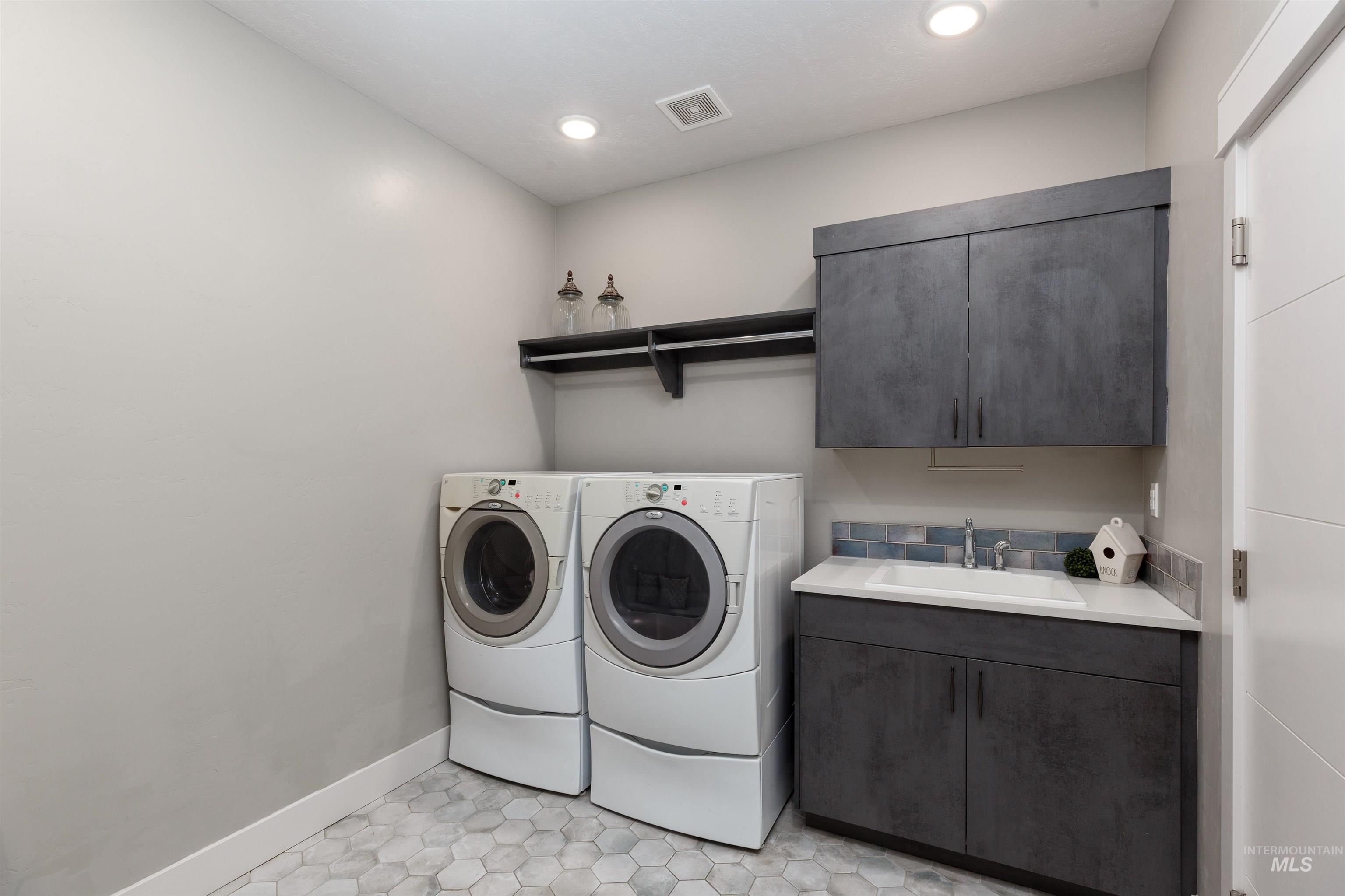 1618 W Tenzing St, Nampa, Idaho 83686, 3 Bedrooms, 2 Bathrooms, Residential For Sale, Price $545,000,MLS 98975786