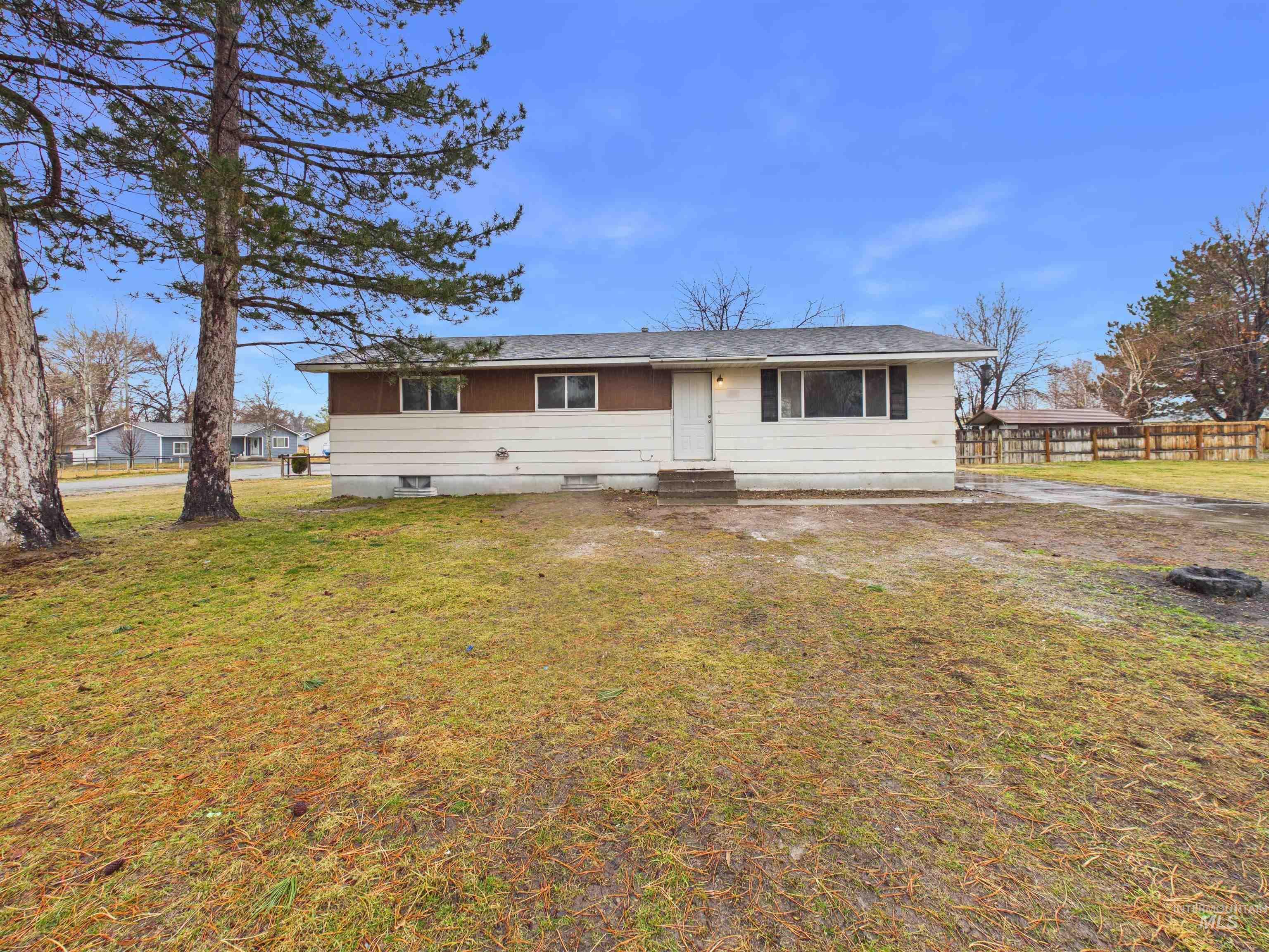 1911 R St, Heyburn, Idaho 83336, 3 Bedrooms, 2 Bathrooms, Residential For Sale, Price $255,000, 98975787