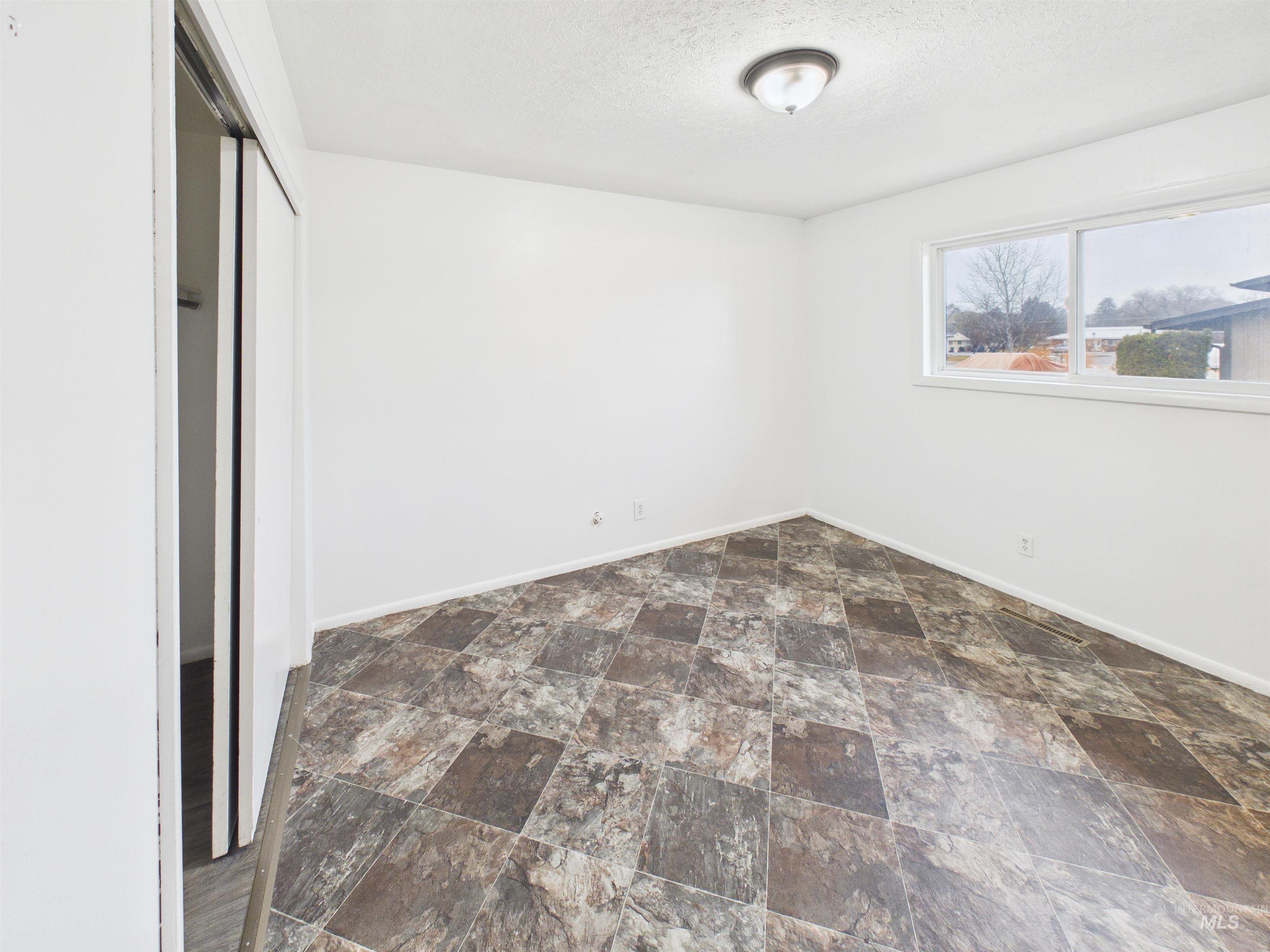 1911 R St, Heyburn, Idaho 83336, 3 Bedrooms, 2 Bathrooms, Residential For Sale, Price $255,000,MLS 98975787