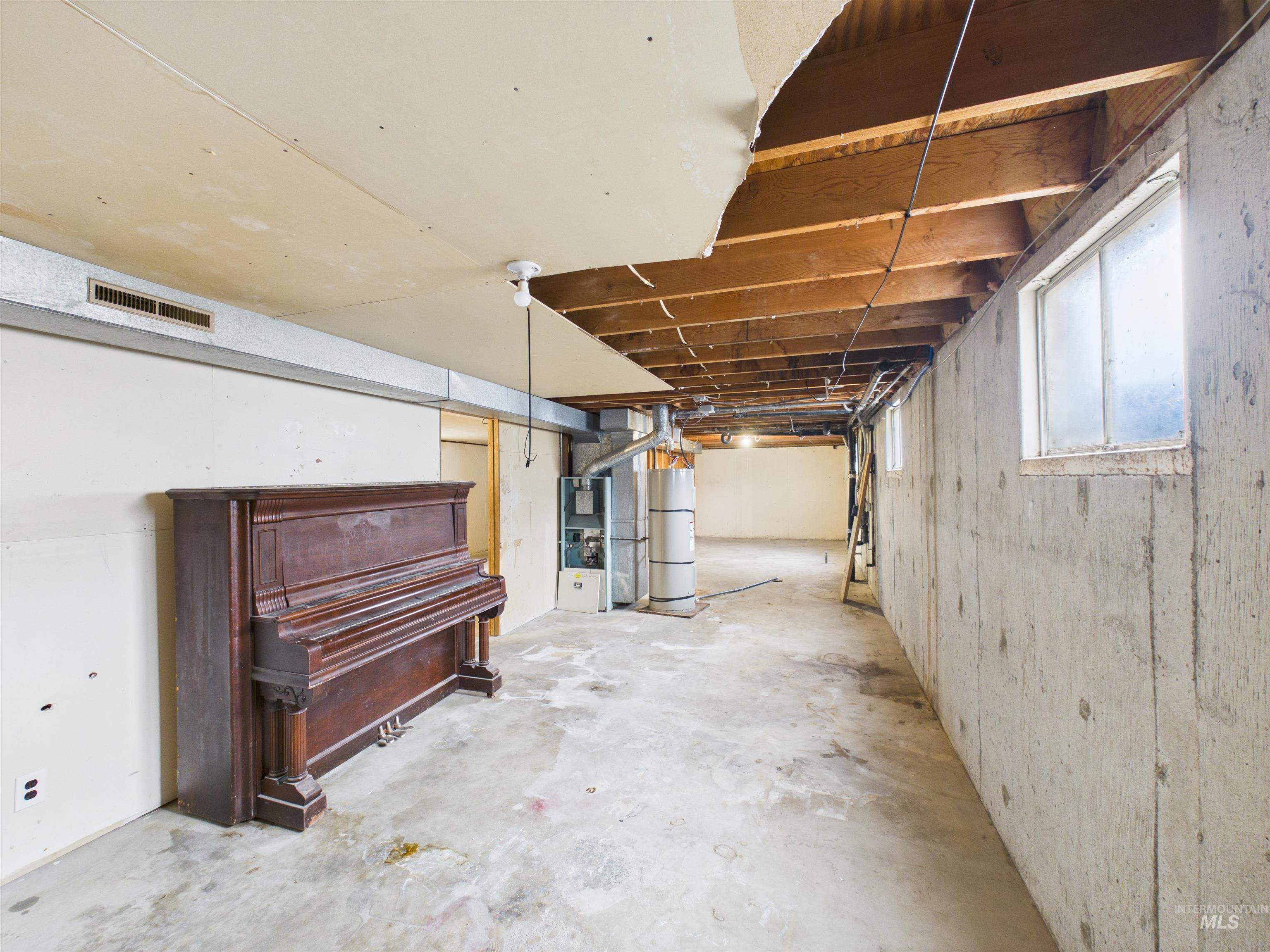 1911 R St, Heyburn, Idaho 83336, 3 Bedrooms, 2 Bathrooms, Residential For Sale, Price $255,000,MLS 98975787