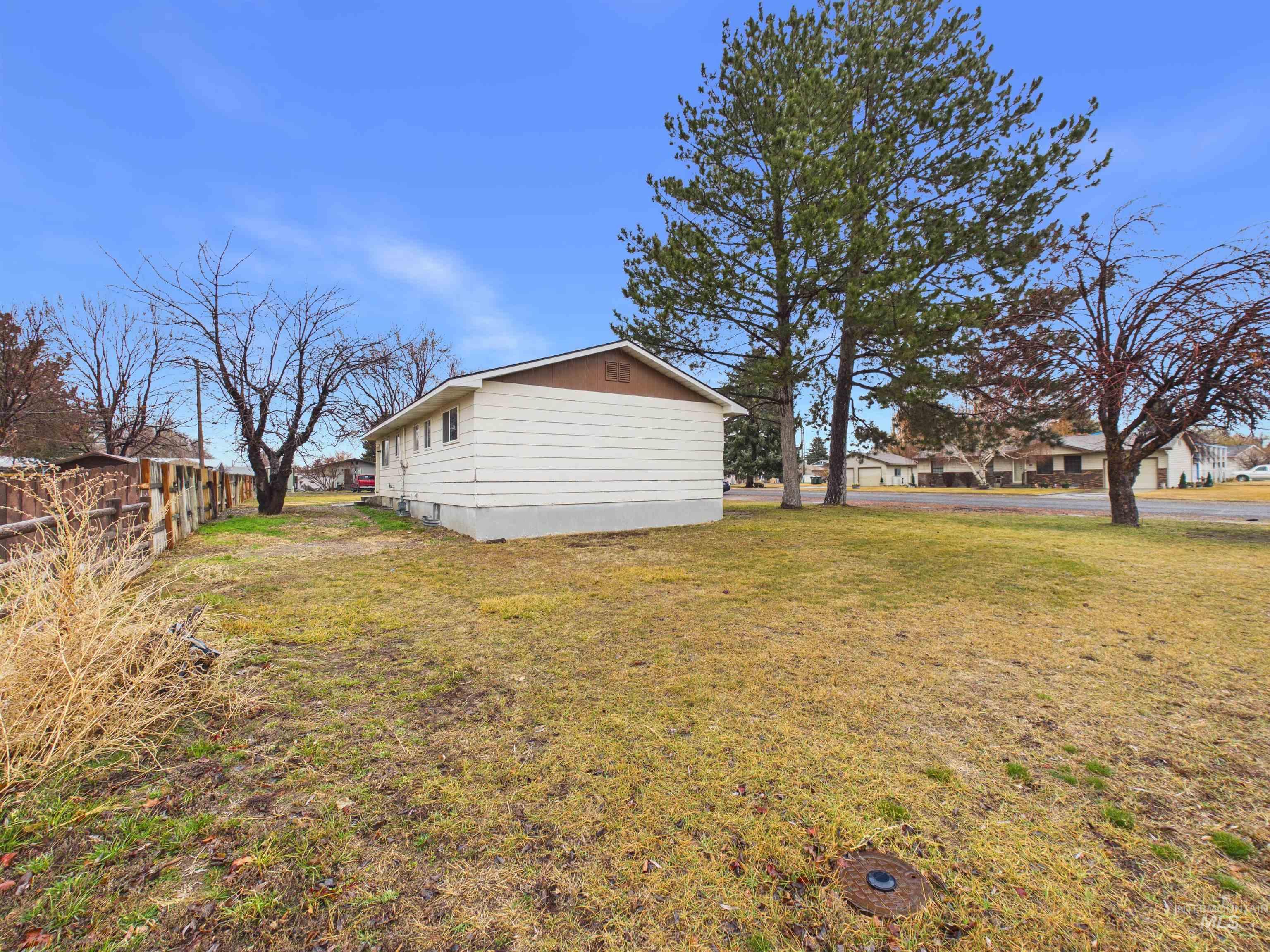 1911 R St, Heyburn, Idaho 83336, 3 Bedrooms, 2 Bathrooms, Residential For Sale, Price $255,000, 98975787