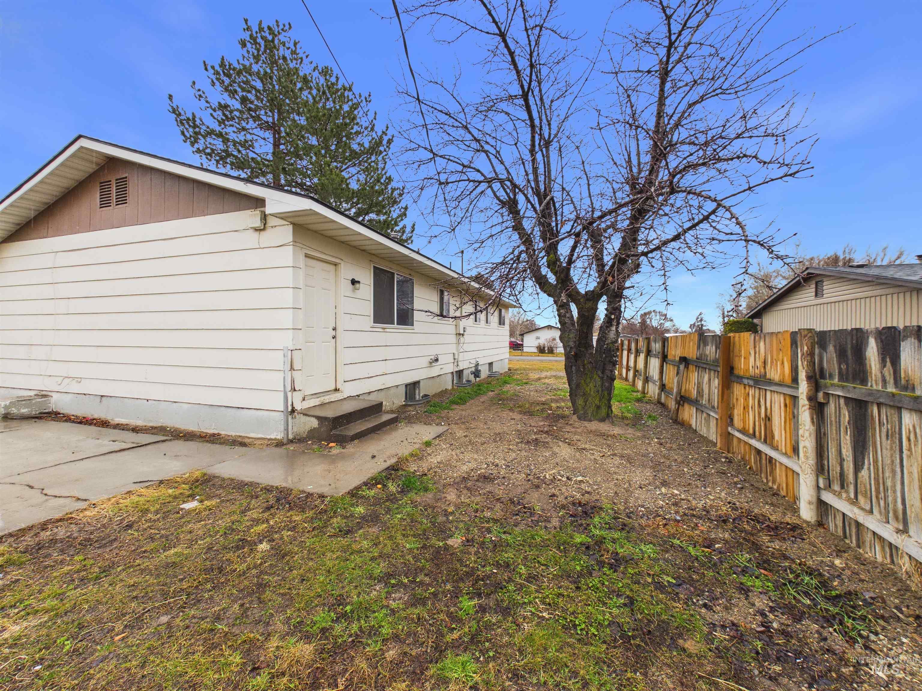 1911 R St, Heyburn, Idaho 83336, 3 Bedrooms, 2 Bathrooms, Residential For Sale, Price $255,000,MLS 98975787