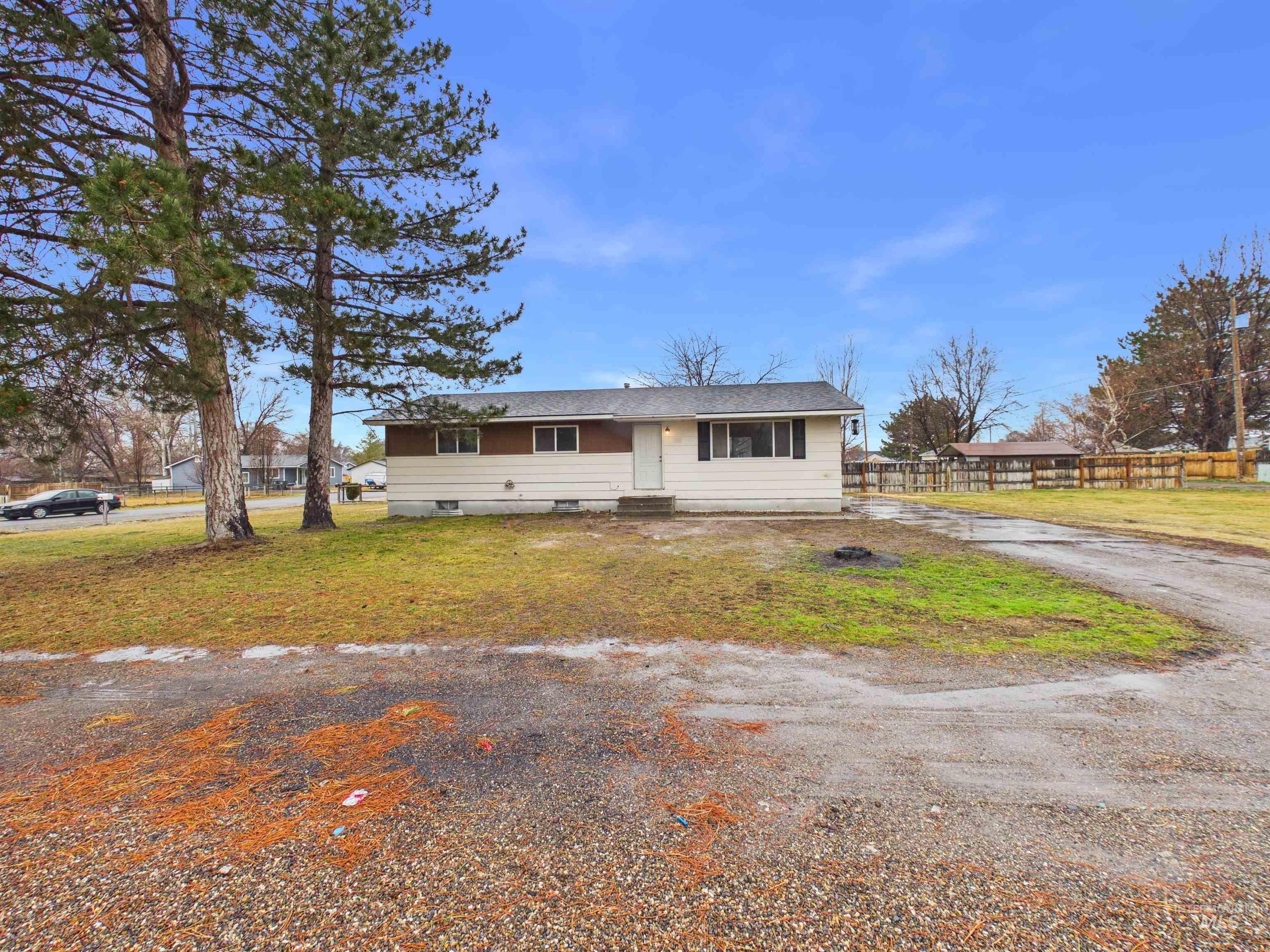 1911 R St, Heyburn, Idaho 83336, 3 Bedrooms, 2 Bathrooms, Residential For Sale, Price $255,000,MLS 98975787