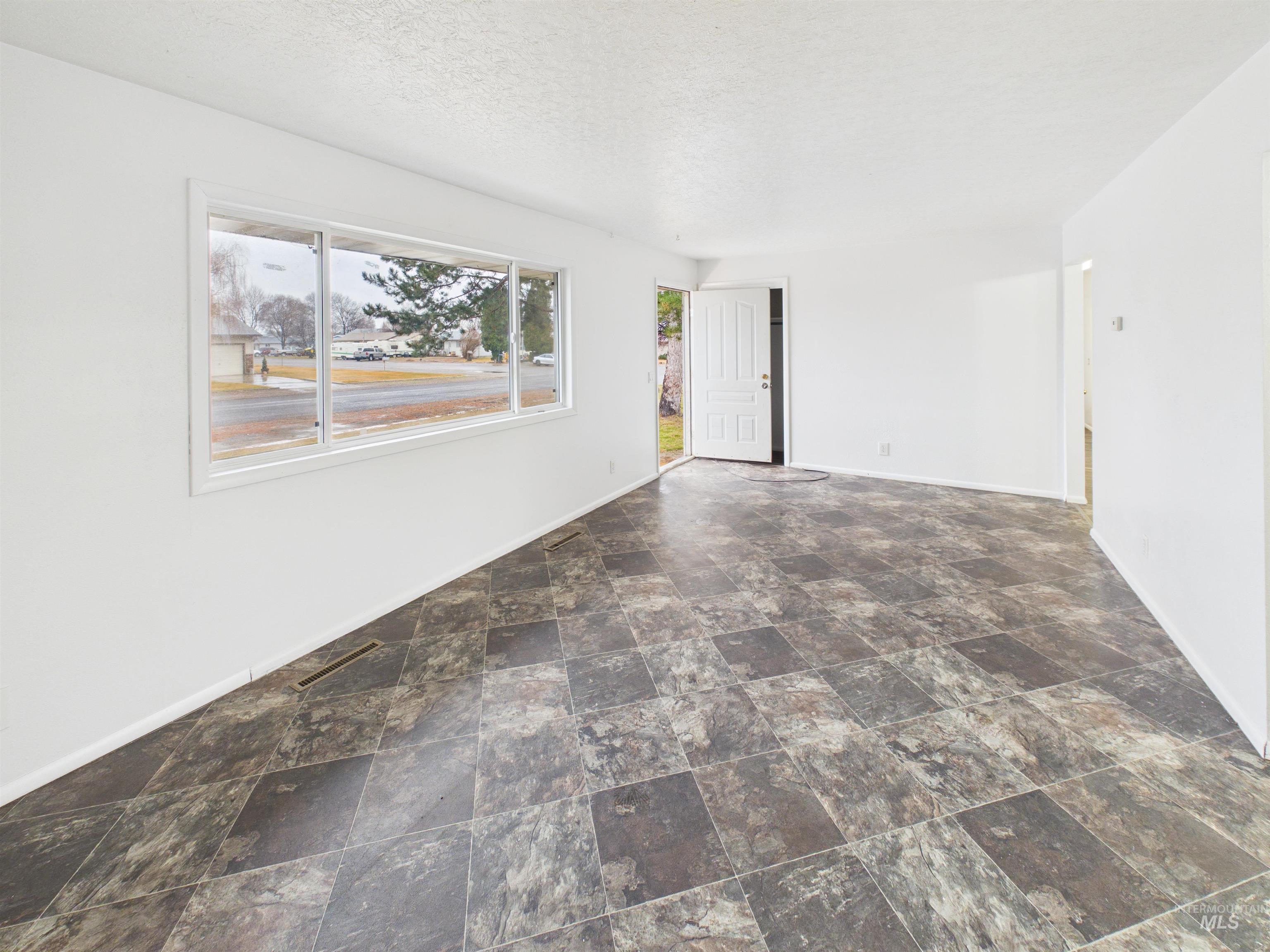 1911 R St, Heyburn, Idaho 83336, 3 Bedrooms, 2 Bathrooms, Residential For Sale, Price $255,000, 98975787