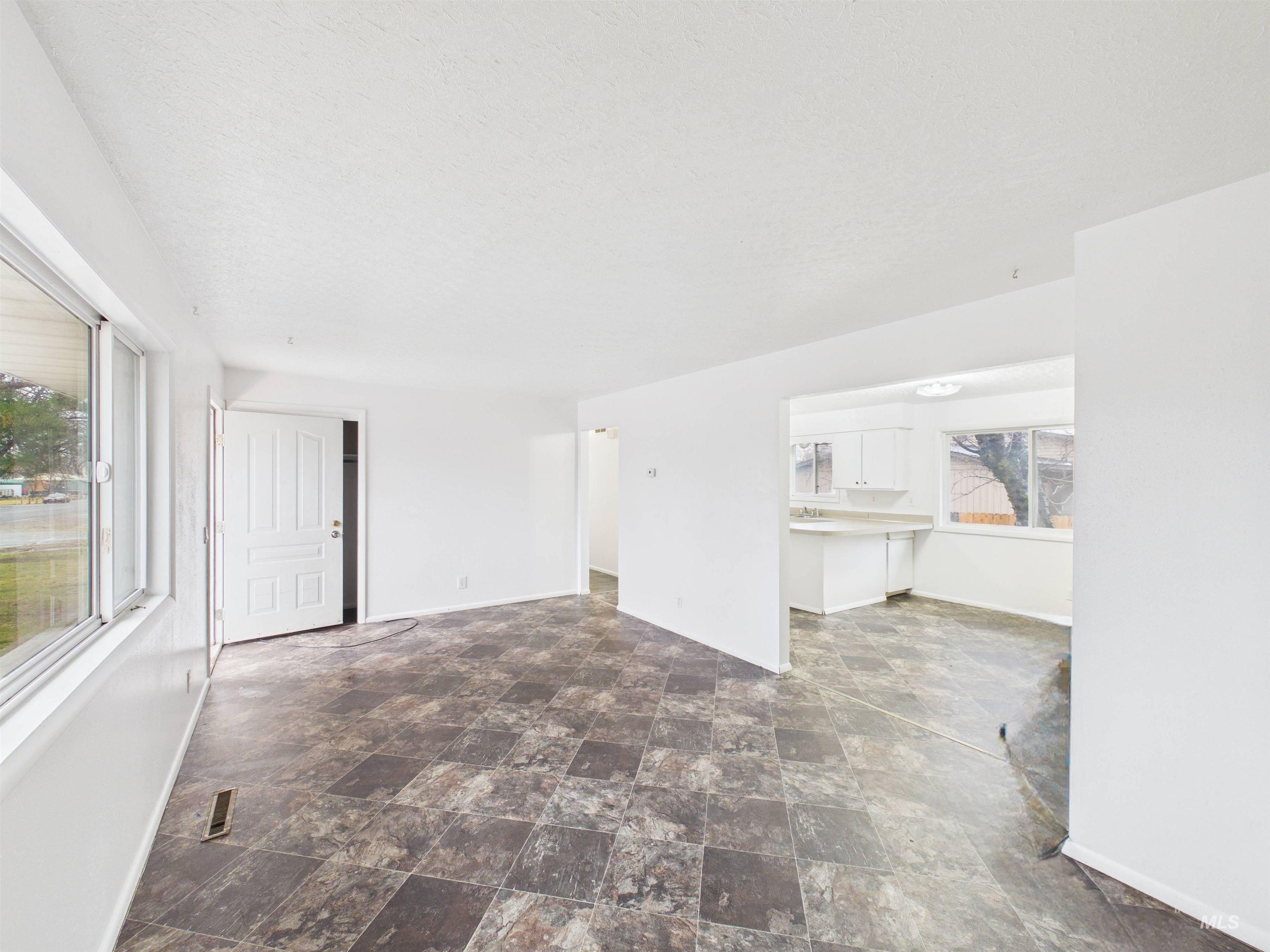 1911 R St, Heyburn, Idaho 83336, 3 Bedrooms, 2 Bathrooms, Residential For Sale, Price $255,000, 98975787