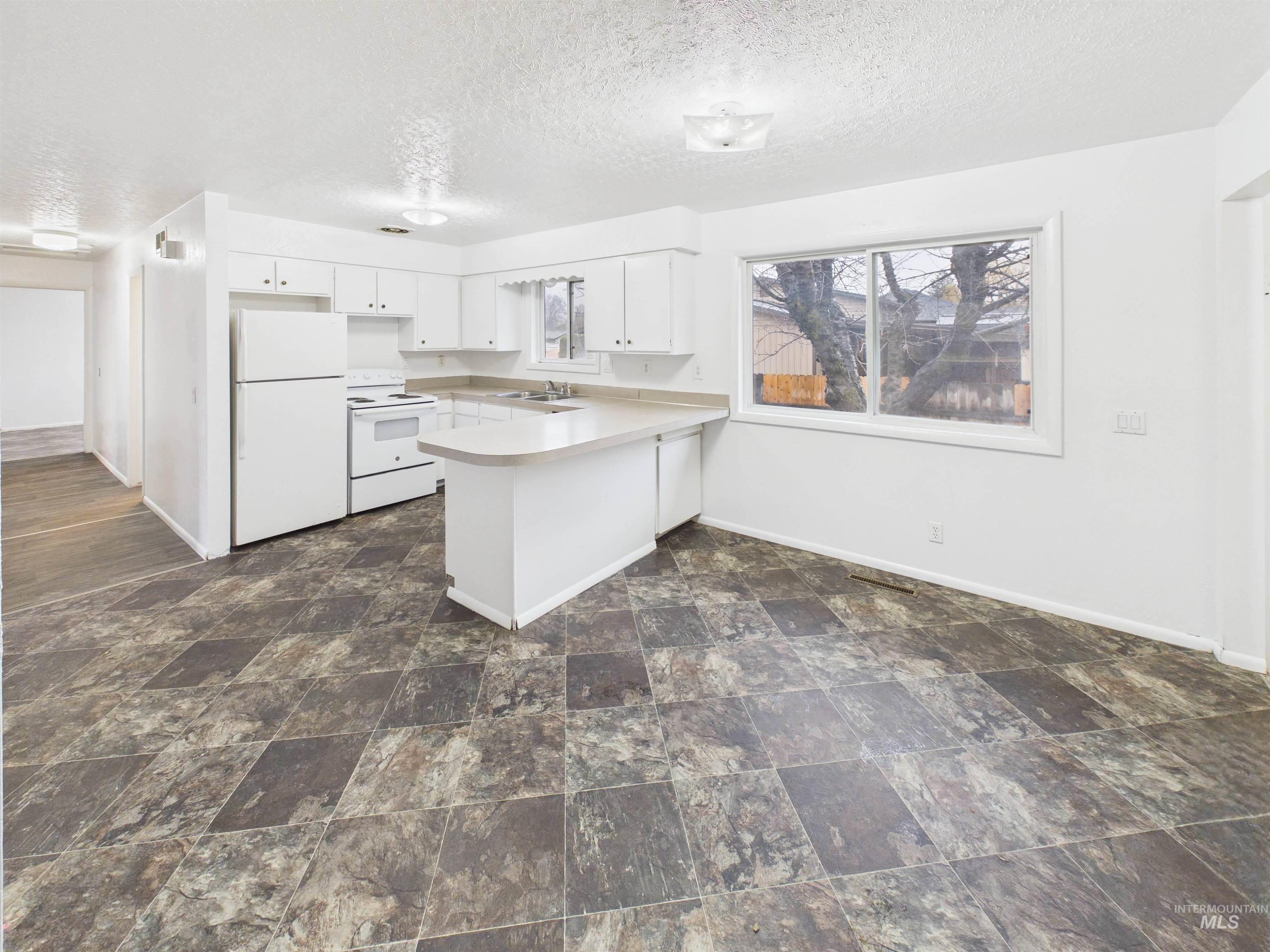 1911 R St, Heyburn, Idaho 83336, 3 Bedrooms, 2 Bathrooms, Residential For Sale, Price $255,000, 98975787