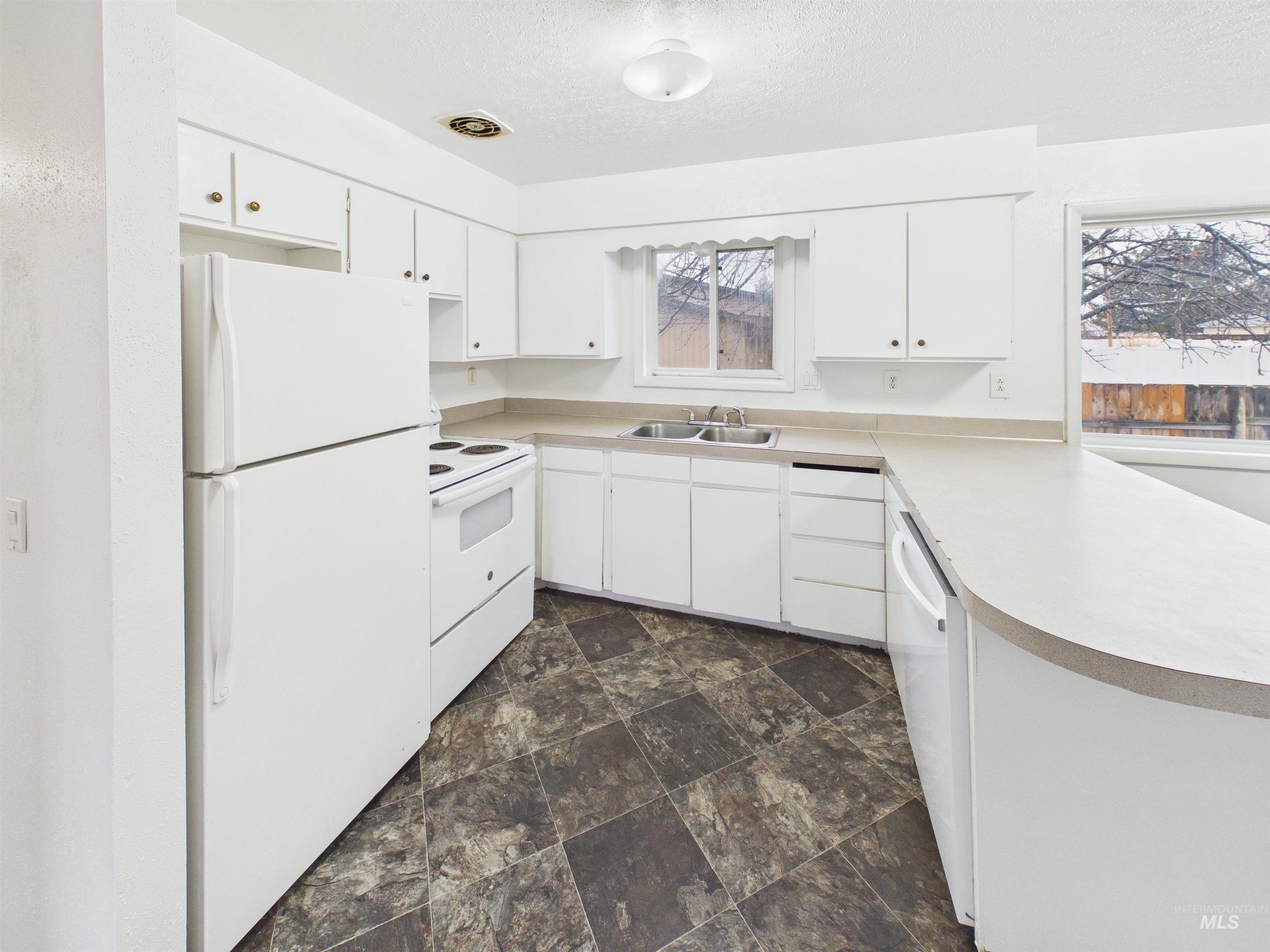 1911 R St, Heyburn, Idaho 83336, 3 Bedrooms, 2 Bathrooms, Residential For Sale, Price $255,000, 98975787