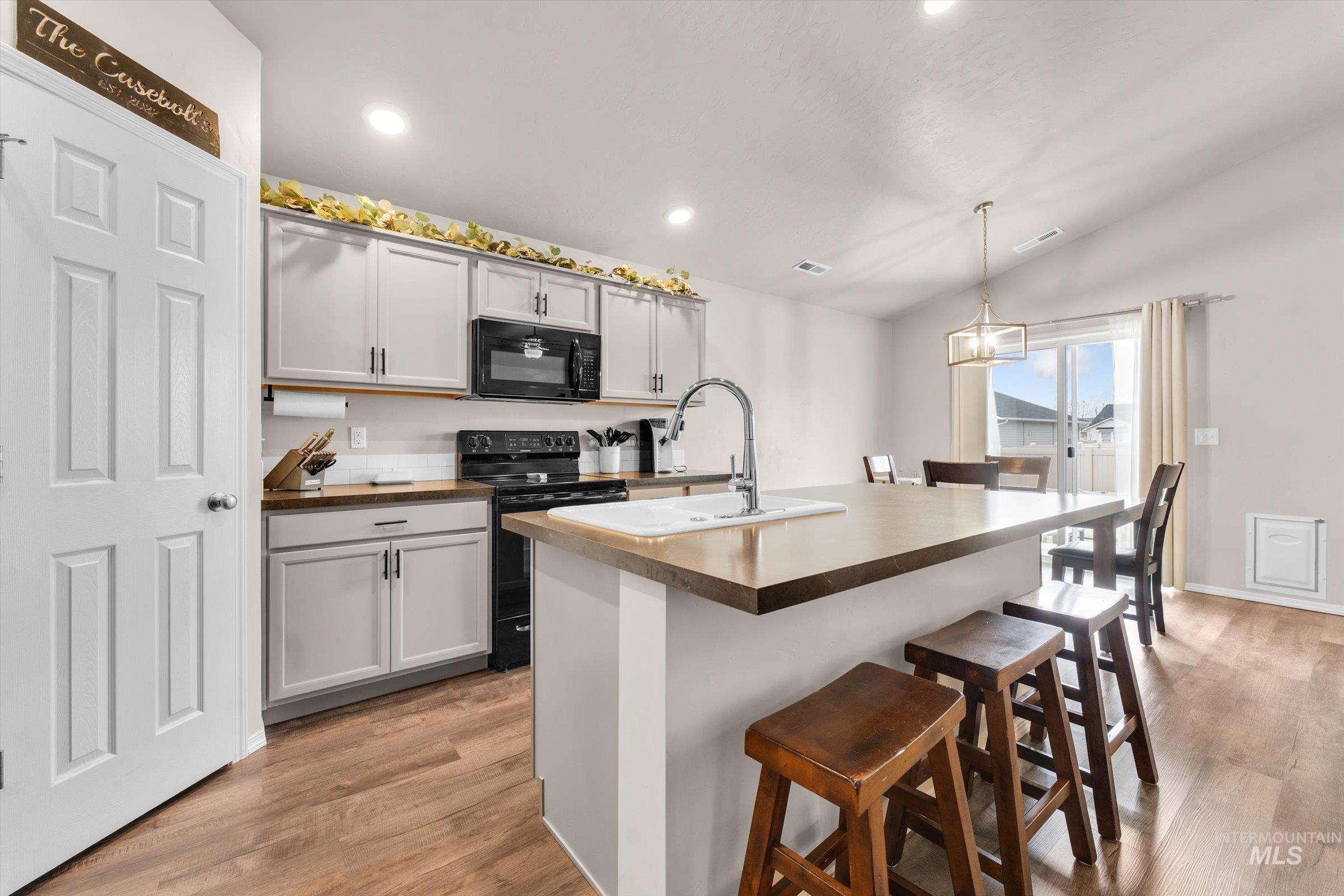 19605 Delmarva Ave., Caldwell, Idaho 83605, 4 Bedrooms, 2 Bathrooms, Residential For Sale, Price $392,000,MLS 98975792