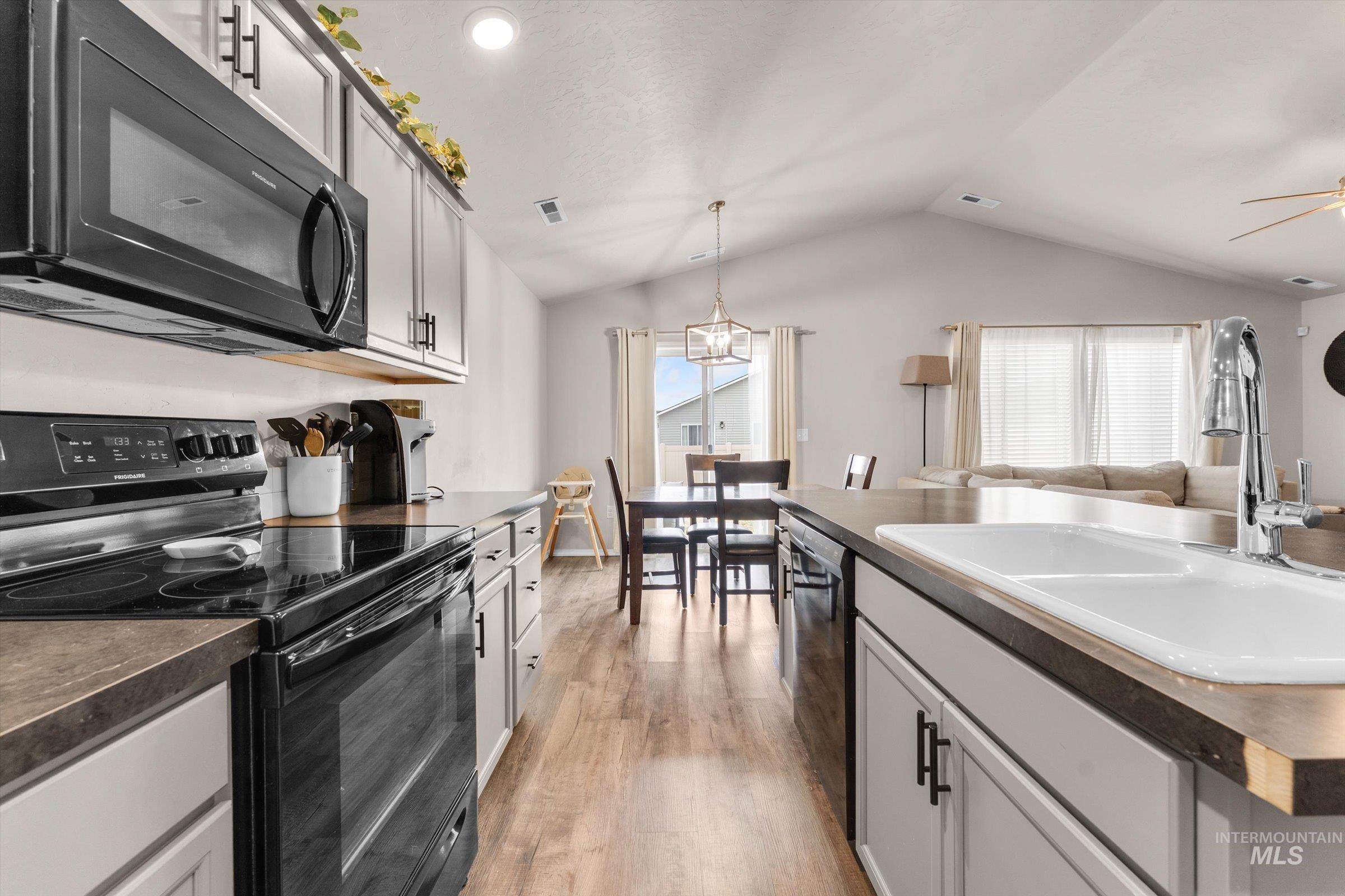 19605 Delmarva Ave., Caldwell, Idaho 83605, 4 Bedrooms, 2 Bathrooms, Residential For Sale, Price $392,000,MLS 98975792