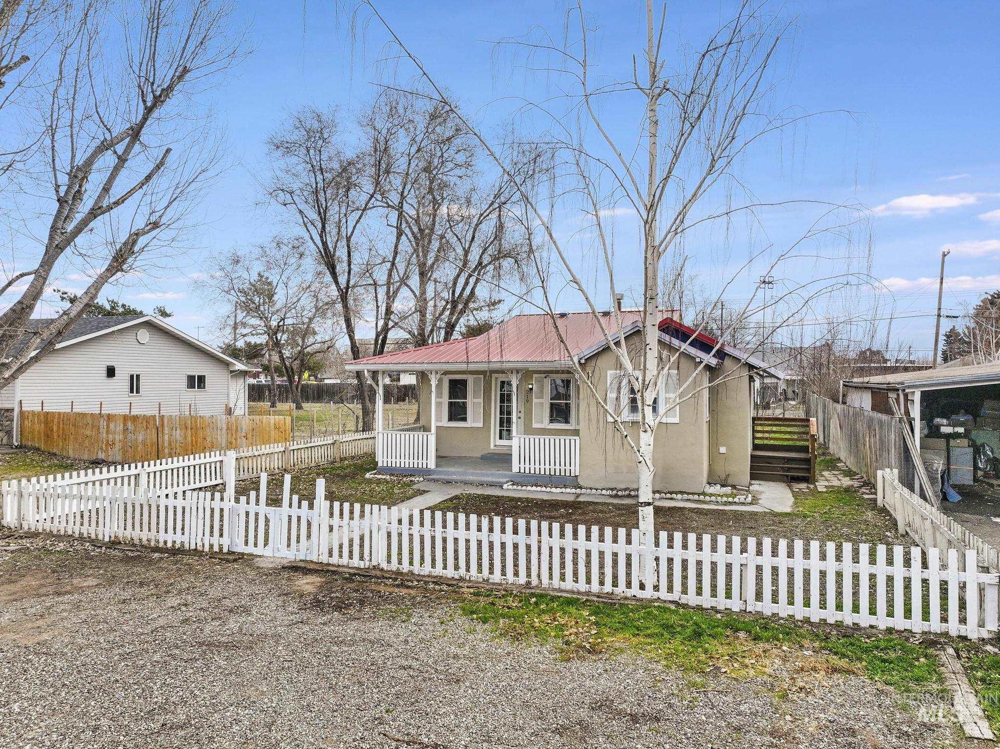 219 Madison St W, Kimberly, Idaho 83341-5152, 2 Bedrooms, 2 Bathrooms, Residential For Sale, Price $250,000, 98975793