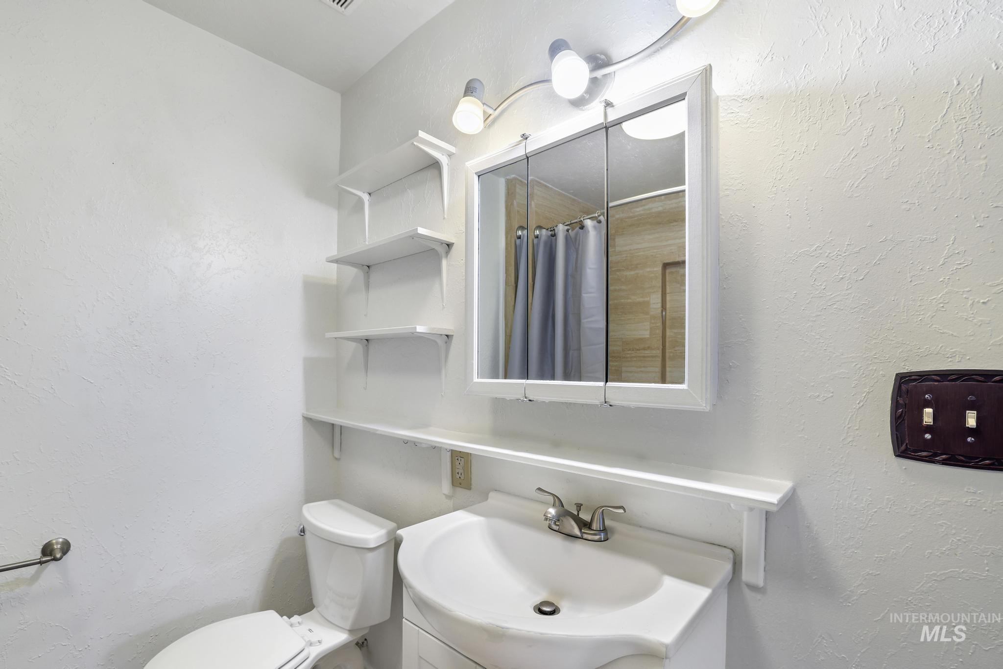 219 Madison St W, Kimberly, Idaho 83341-5152, 2 Bedrooms, 2 Bathrooms, Residential For Sale, Price $250,000, 98975793