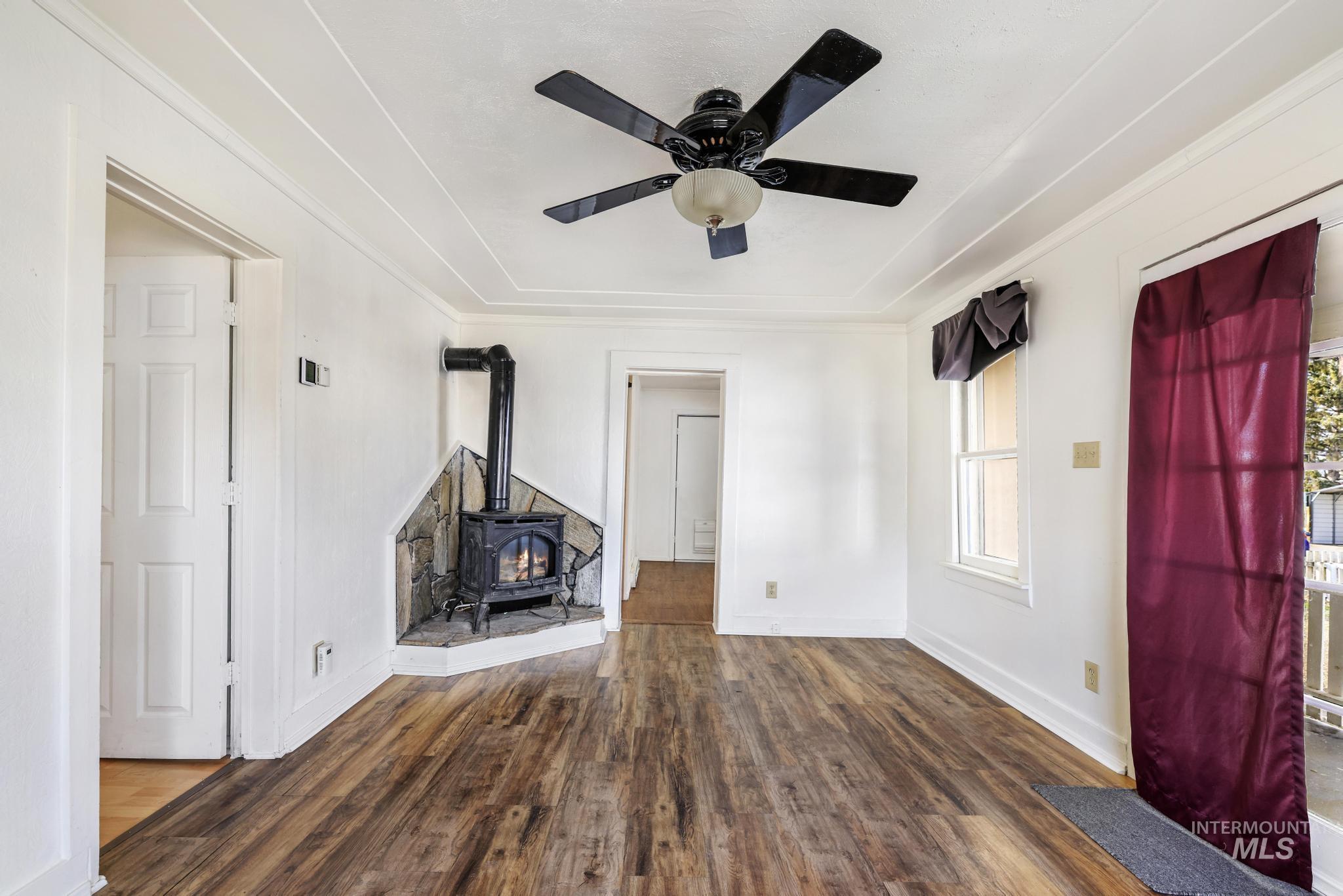 219 Madison St W, Kimberly, Idaho 83341-5152, 2 Bedrooms, 2 Bathrooms, Residential For Sale, Price $250,000, 98975793