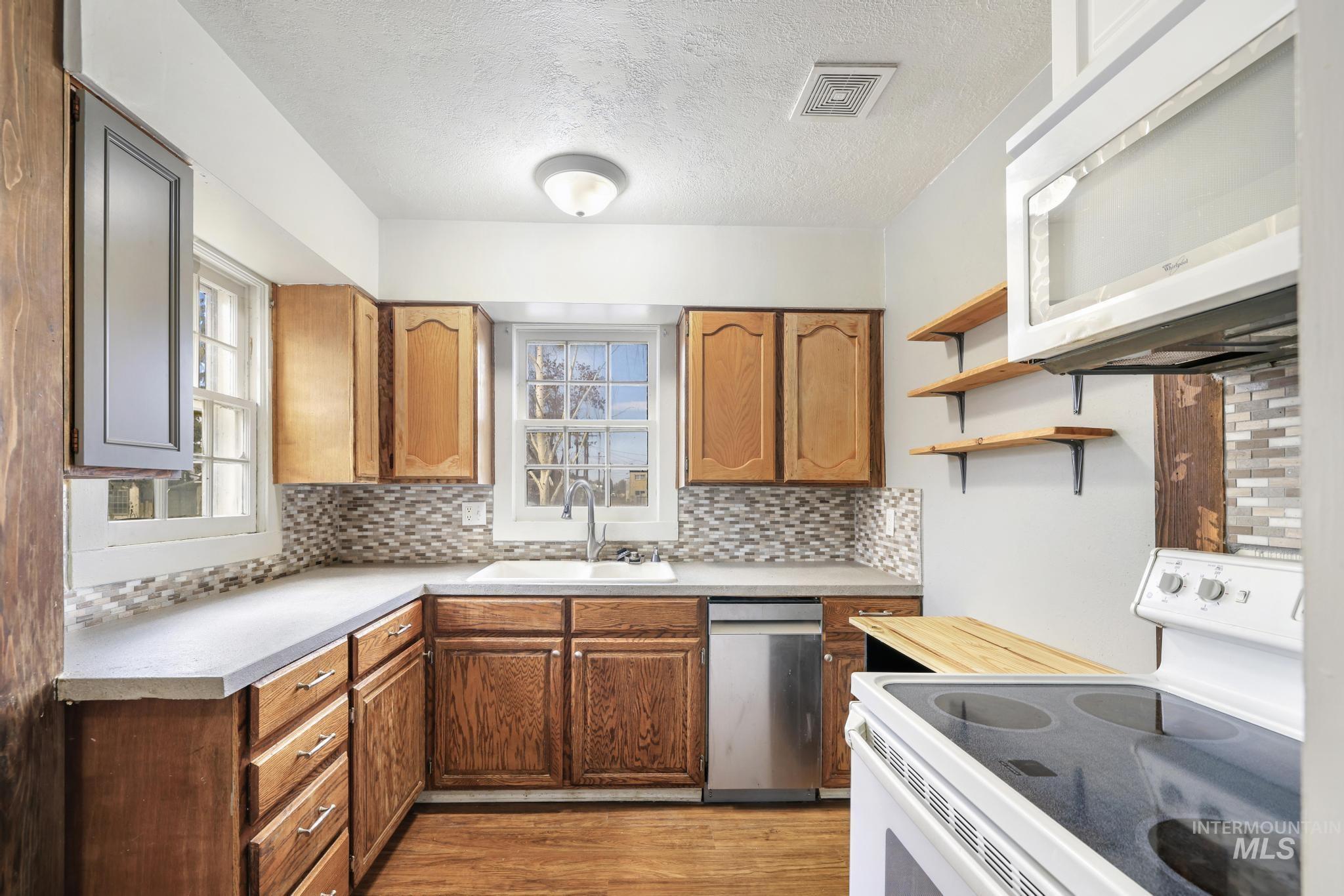 219 Madison St W, Kimberly, Idaho 83341-5152, 2 Bedrooms, 2 Bathrooms, Residential For Sale, Price $250,000, 98975793