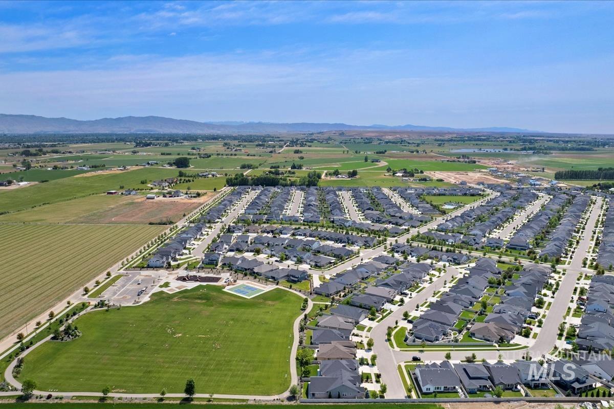 9440 S Egg Harbor Ave, Kuna, Idaho 83634, 6 Bedrooms, 4.5 Bathrooms, Residential For Sale, Price $724,900, 98975794