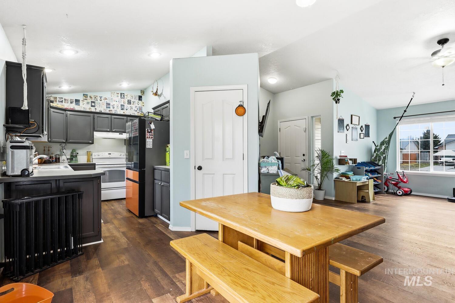 2712 Mink CT, Nampa, Idaho 83687, 3 Bedrooms, 2 Bathrooms, Residential For Sale, Price $355,000, 98975803