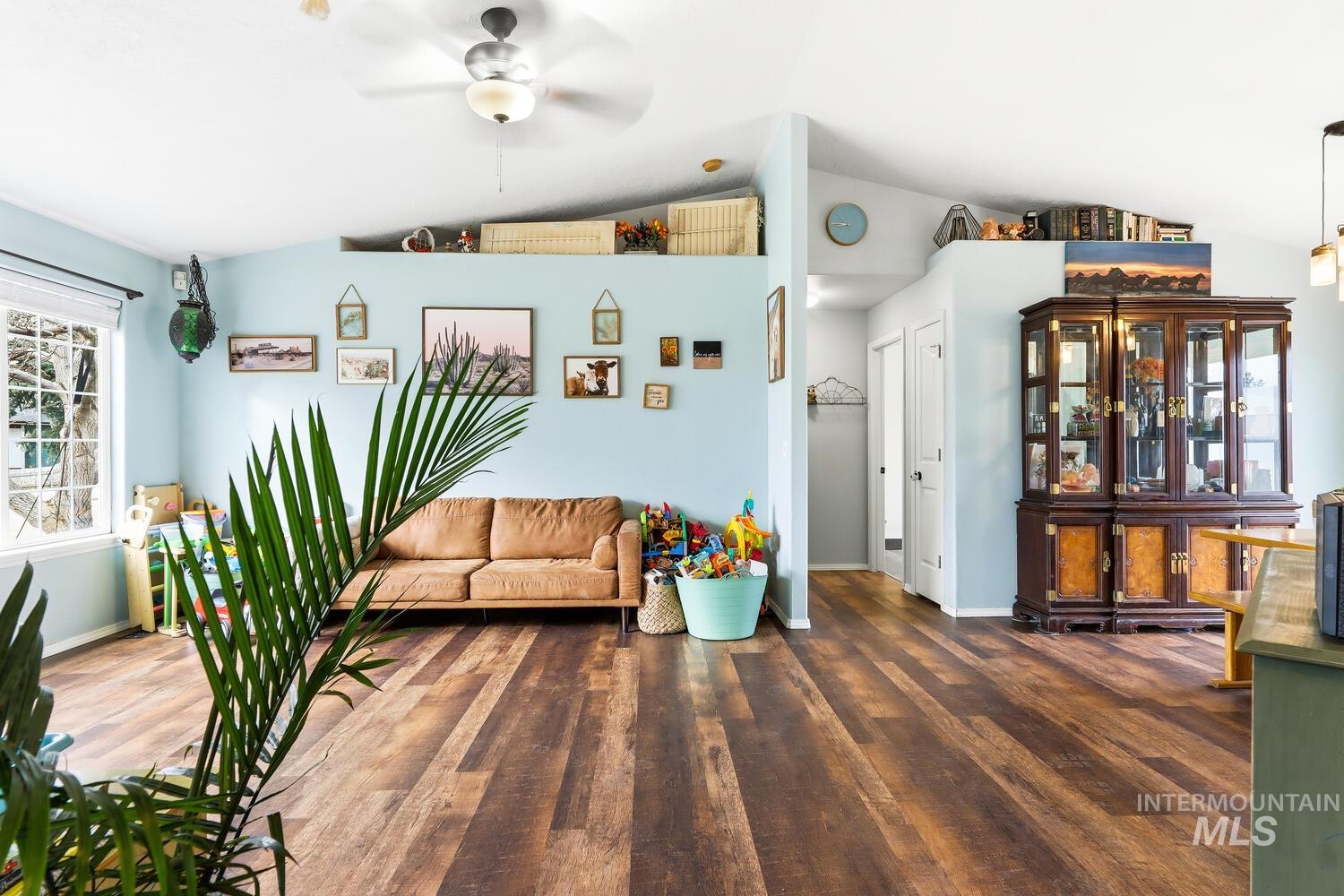 2712 Mink CT, Nampa, Idaho 83687, 3 Bedrooms, 2 Bathrooms, Residential For Sale, Price $355,000, 98975803