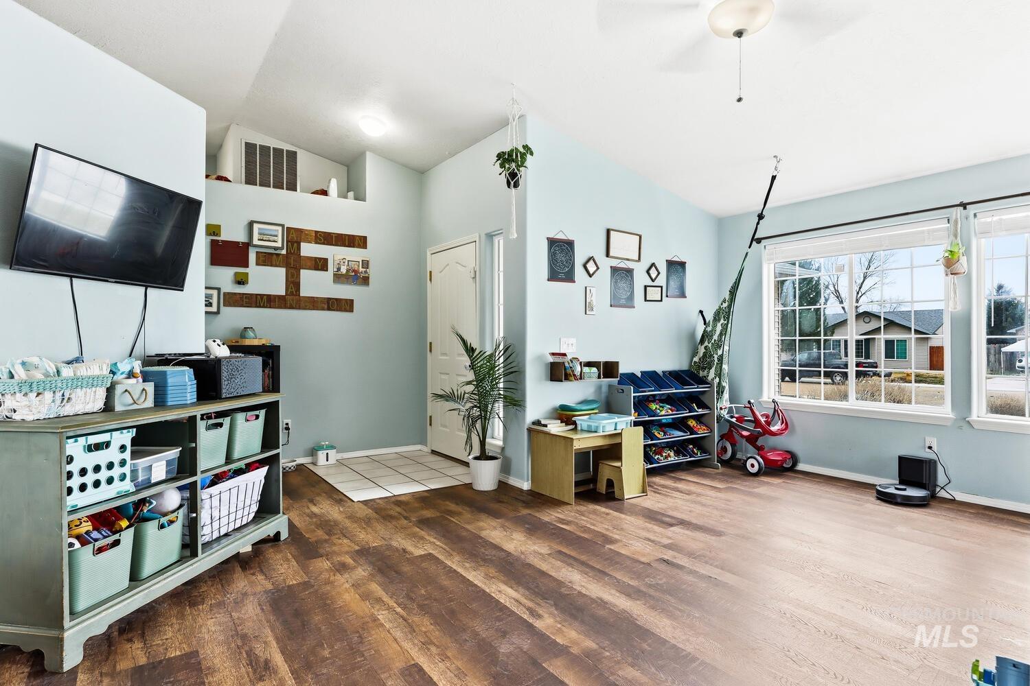 2712 Mink CT, Nampa, Idaho 83687, 3 Bedrooms, 2 Bathrooms, Residential For Sale, Price $355,000, 98975803