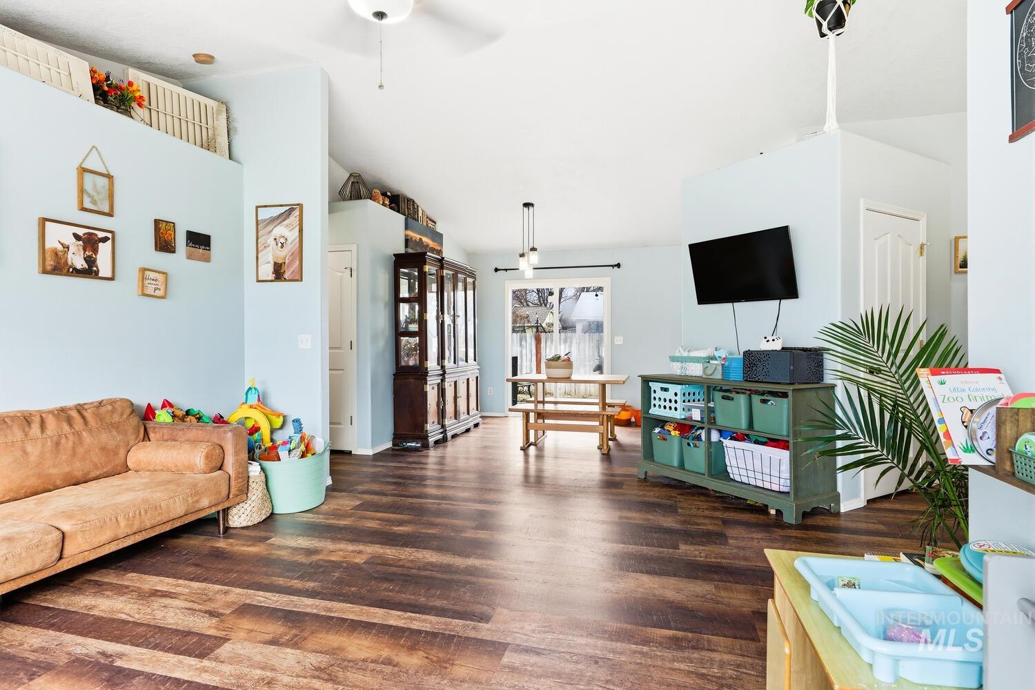 2712 Mink CT, Nampa, Idaho 83687, 3 Bedrooms, 2 Bathrooms, Residential For Sale, Price $355,000, 98975803