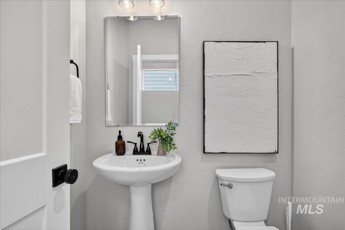 7136 W Riverwood St, Boise, Idaho 83709, 3 Bedrooms, 2.5 Bathrooms, Residential For Sale, Price $469,000, 98975805