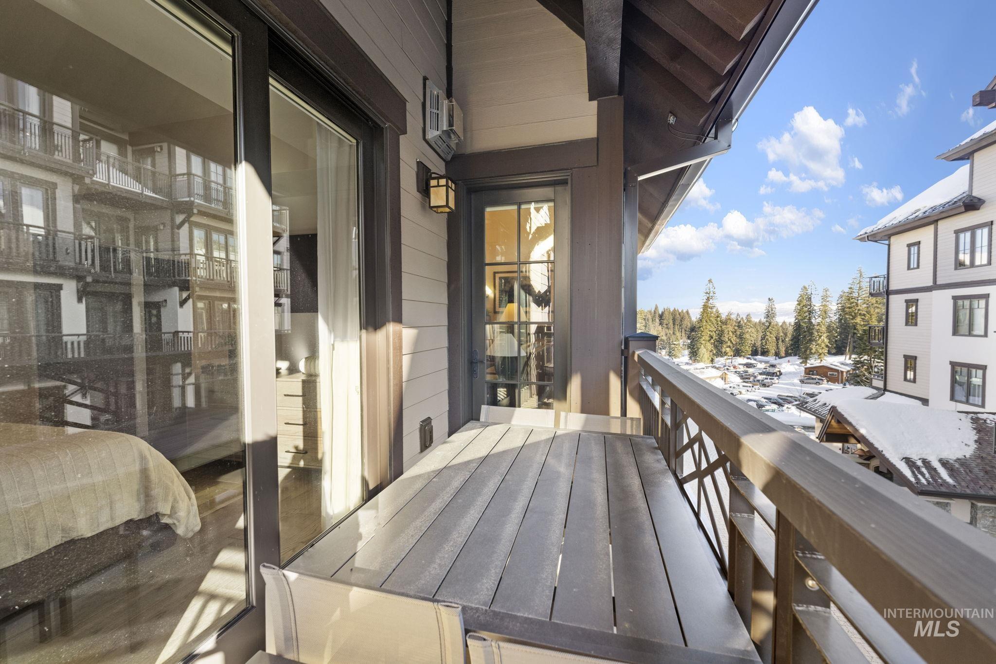 740 Village Drive, Donnelly, Idaho 83615, 1 Bedroom, 1.5 Bathrooms, Residential For Sale, Price $899,000, 98975809