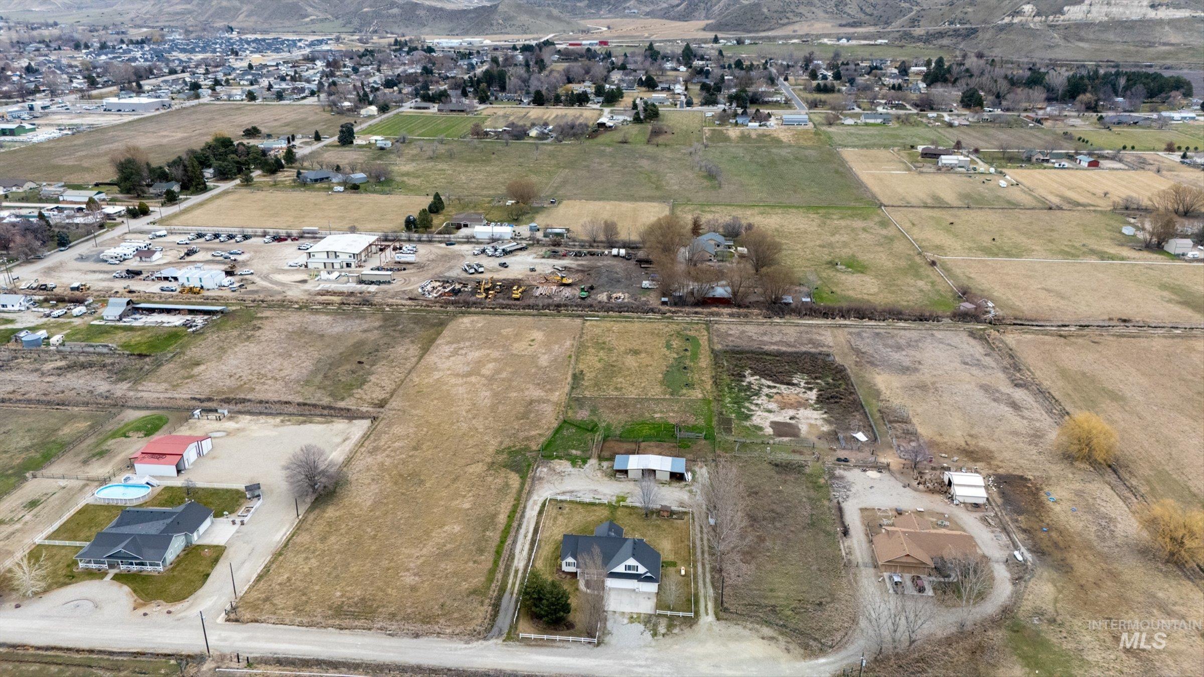 2515 Foxfire Ln, Emmett, Idaho 83617-9178, 3 Bedrooms, 2 Bathrooms, Residential For Sale, Price $789,900, 98975812