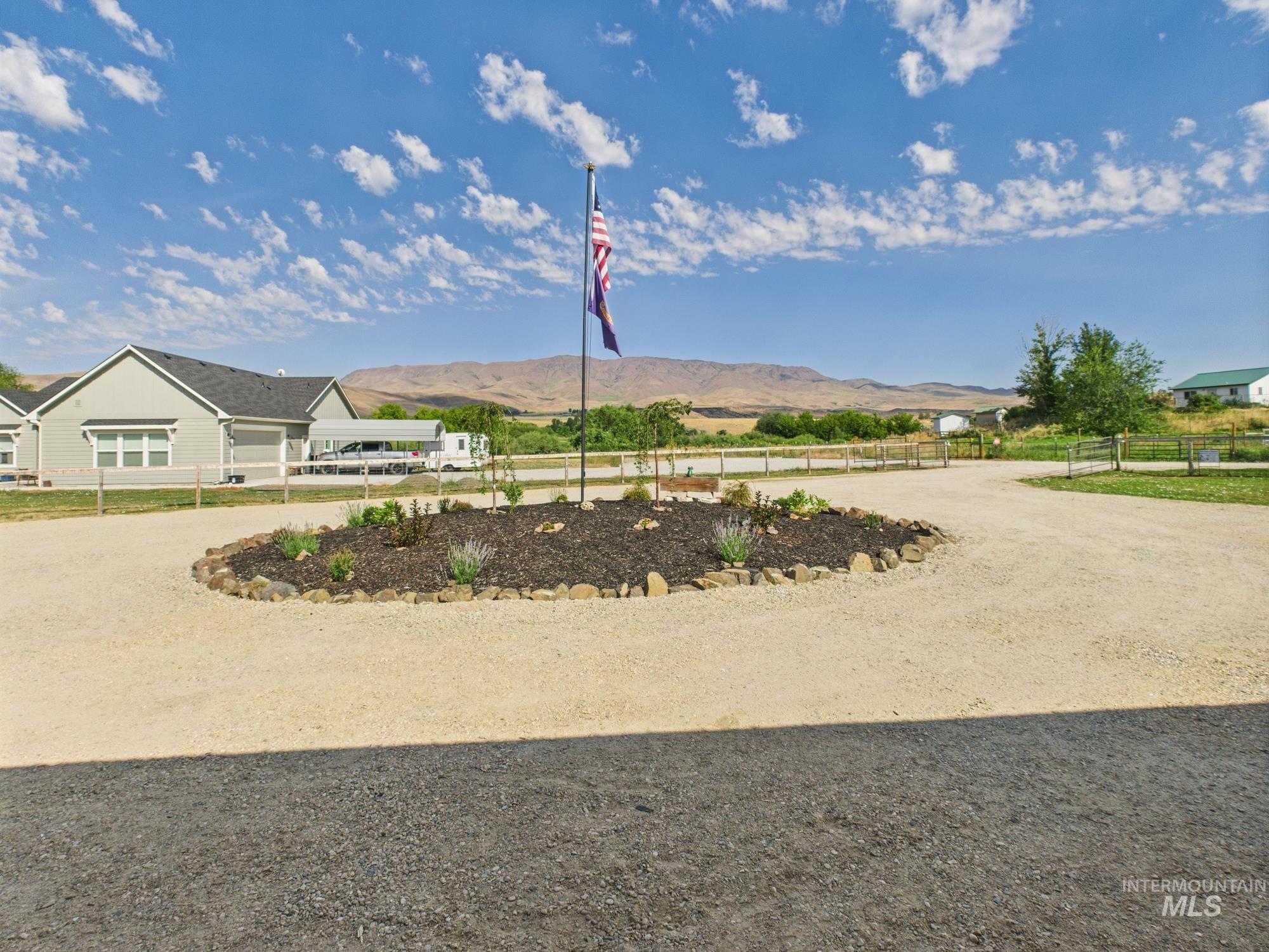 6501 Sweet Ola Hwy, Sweet, Idaho 83670, 2 Bedrooms, 2 Bathrooms, Residential For Sale, Price $535,000, 98975813