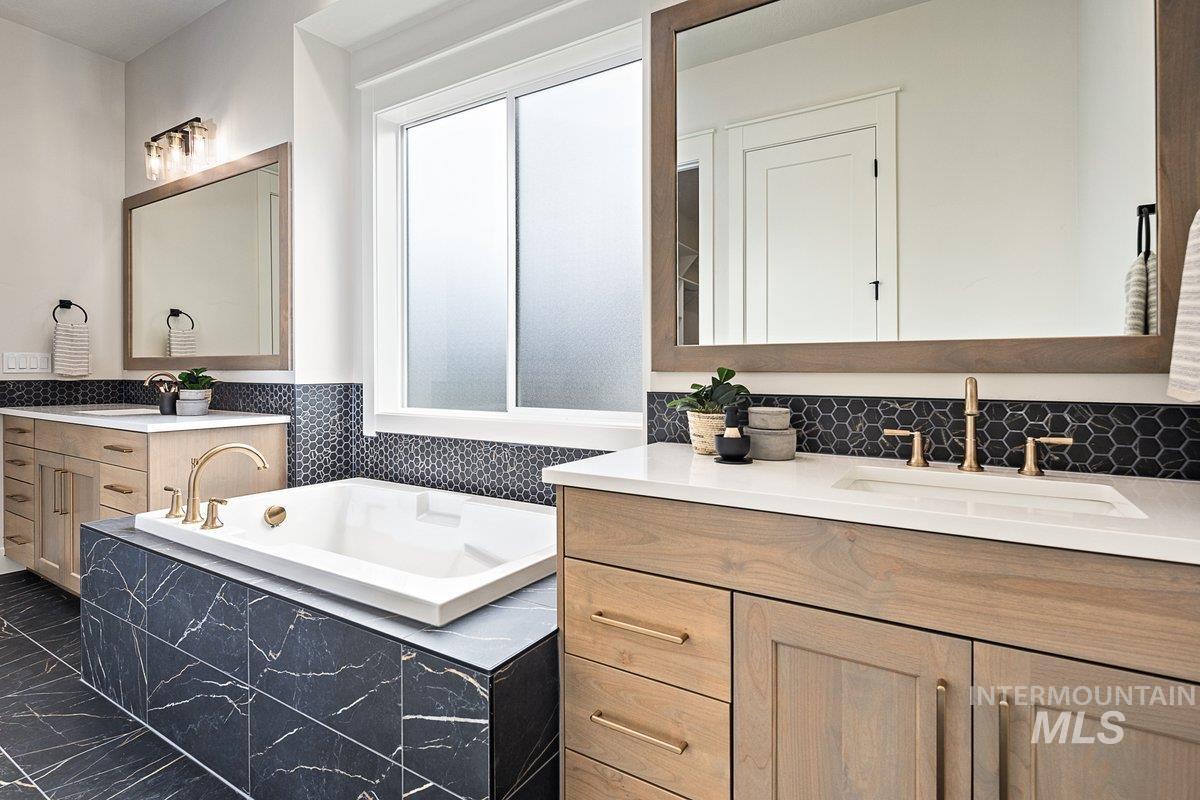 2927 W Three Lakes Dr., Meridian, Idaho 83646, 4 Bedrooms, 3.5 Bathrooms, Residential For Sale, Price $1,350,000, 98975816