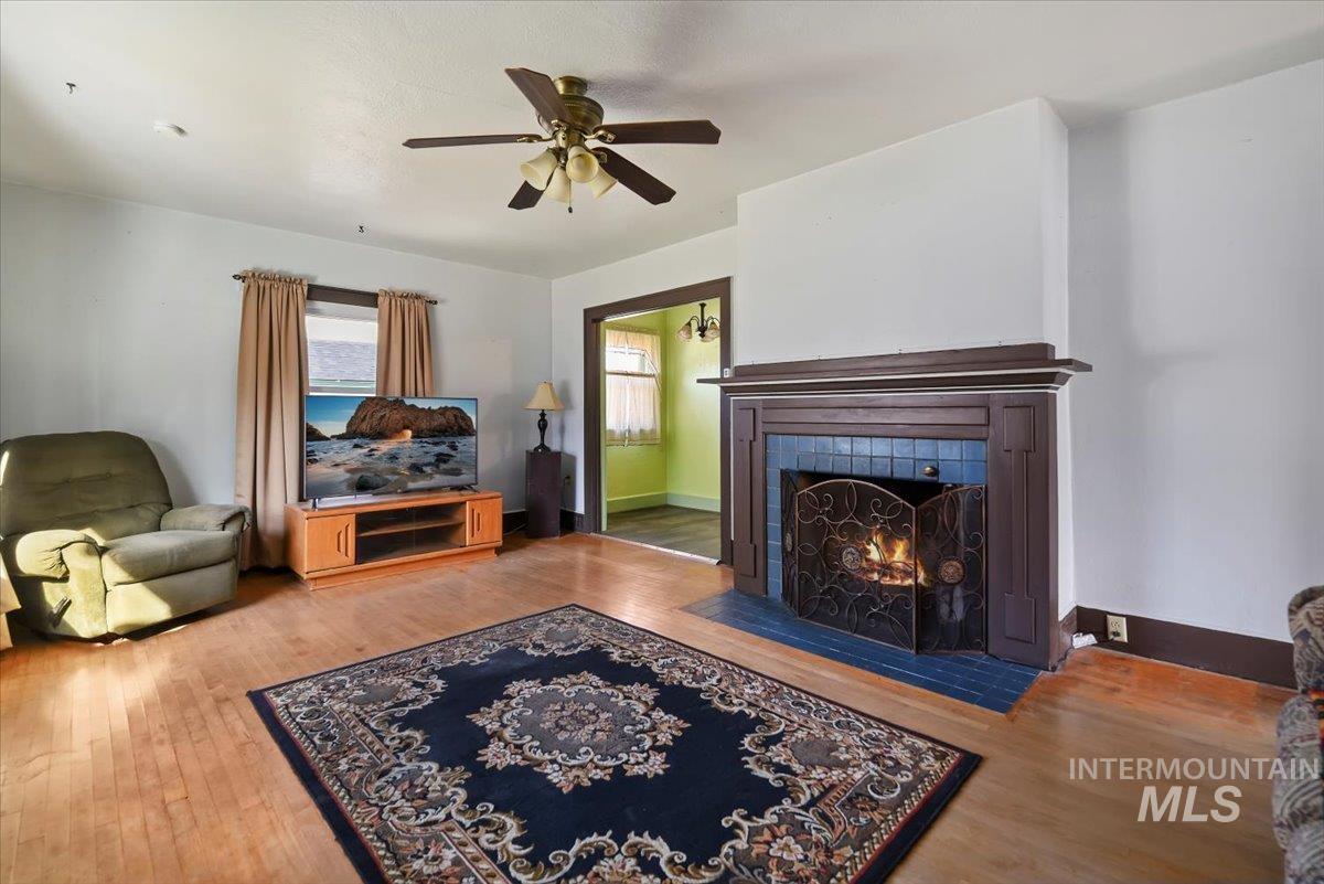 1909 Dearborn St, Caldwell, Idaho 83605, 2 Bedrooms, 1.5 Bathrooms, Residential For Sale, Price $320,000, 98975820