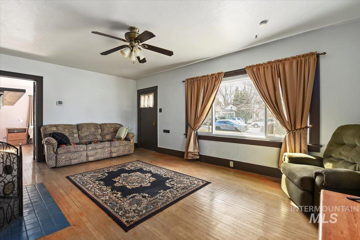 1909 Dearborn St, Caldwell, Idaho 83605, 2 Bedrooms, 1.5 Bathrooms, Residential For Sale, Price $320,000, 98975820