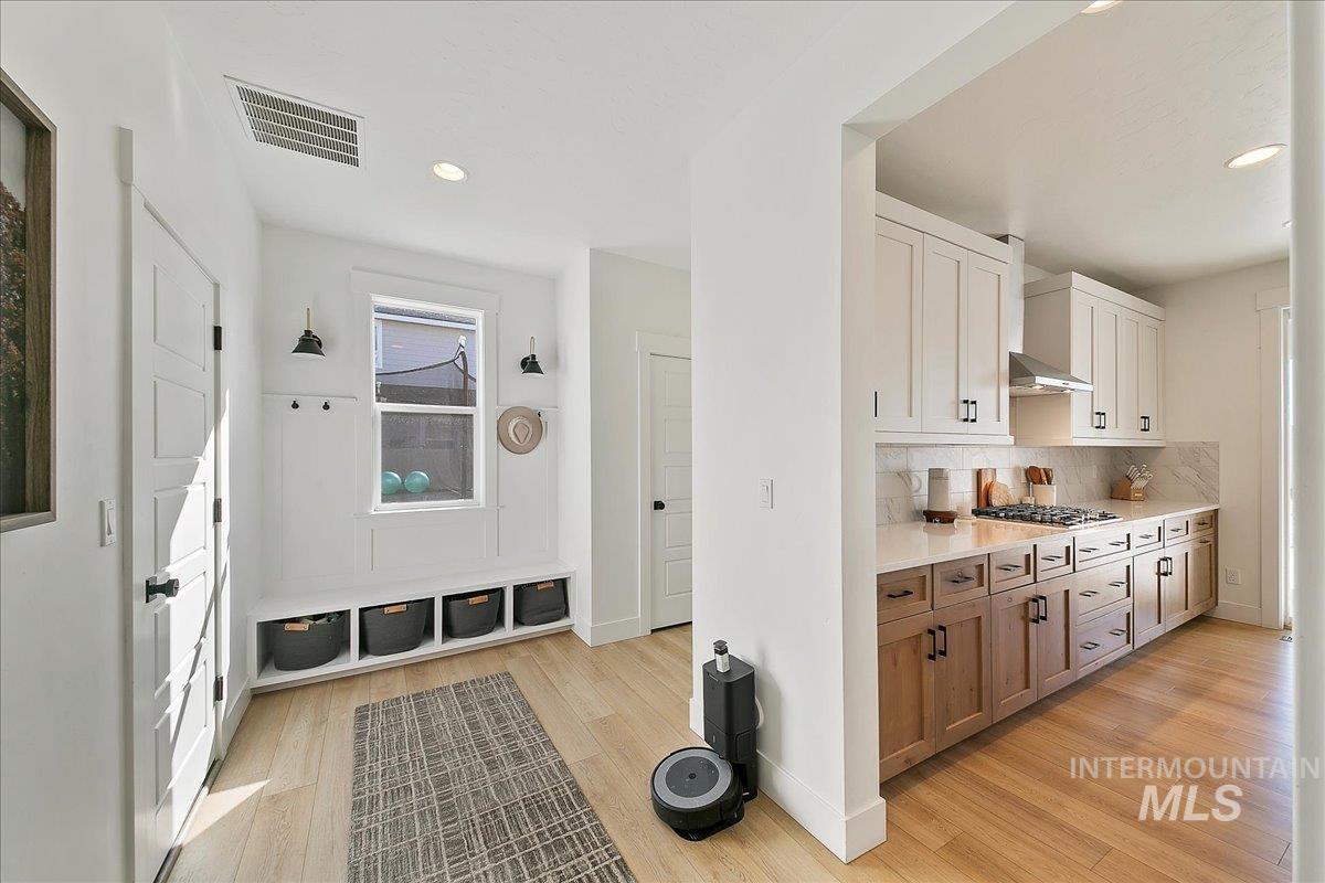 1075 E Whitetail St., Kuna, Idaho 83634, 5 Bedrooms, 3 Bathrooms, Residential For Sale, Price $665,000, 98975822