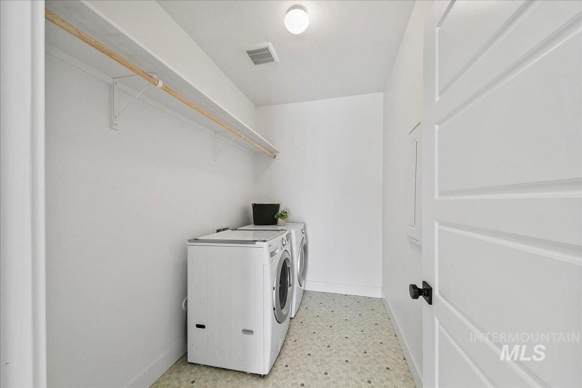 1075 E Whitetail St., Kuna, Idaho 83634, 5 Bedrooms, 3 Bathrooms, Residential For Sale, Price $665,000, 98975822