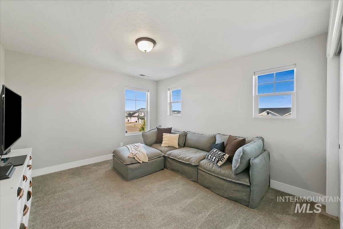 1075 E Whitetail St., Kuna, Idaho 83634, 5 Bedrooms, 3 Bathrooms, Residential For Sale, Price $665,000, 98975822