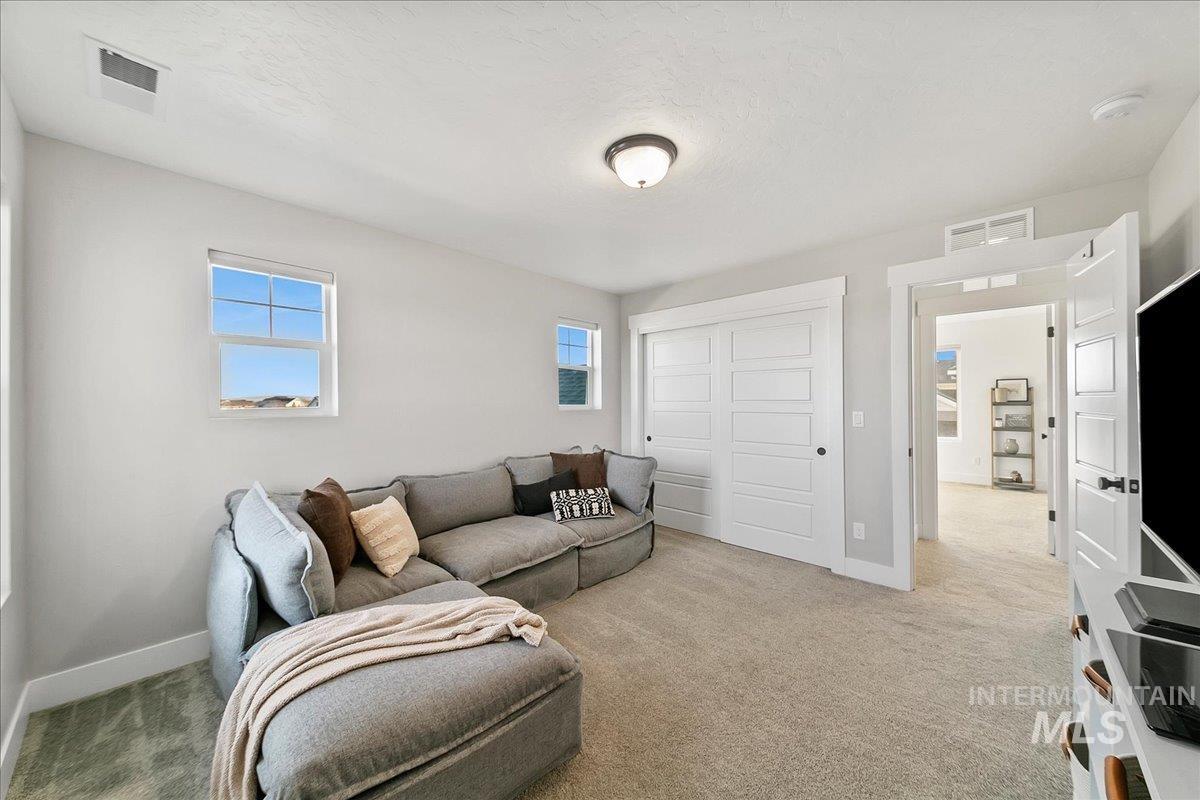 1075 E Whitetail St., Kuna, Idaho 83634, 5 Bedrooms, 3 Bathrooms, Residential For Sale, Price $665,000, 98975822