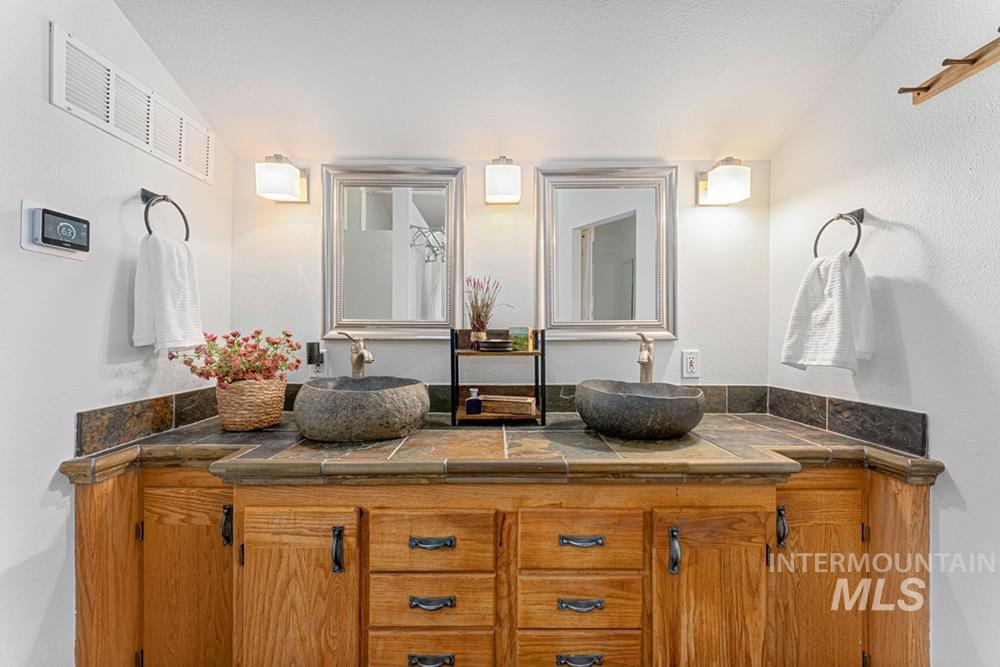 253 W Skylark Drive, Boise, Idaho 83702, 4 Bedrooms, 2.5 Bathrooms, Residential For Sale, Price $799,000, 98975828