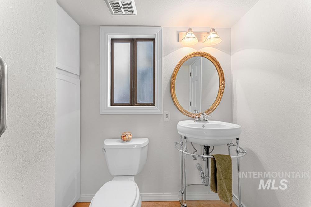 253 W Skylark Drive, Boise, Idaho 83702, 4 Bedrooms, 2.5 Bathrooms, Residential For Sale, Price $799,000, 98975828