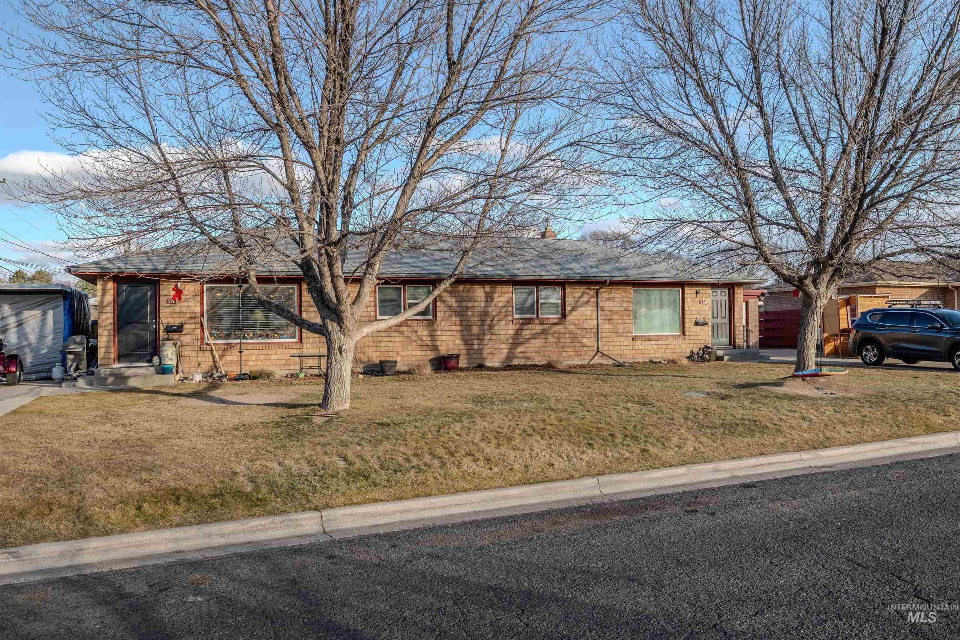 280-290 Carney Street, Twin Falls, Idaho 83301, 2 Bedrooms, 1 Bathroom, Residential Income For Sale, Price $359,900,MLS 98975832