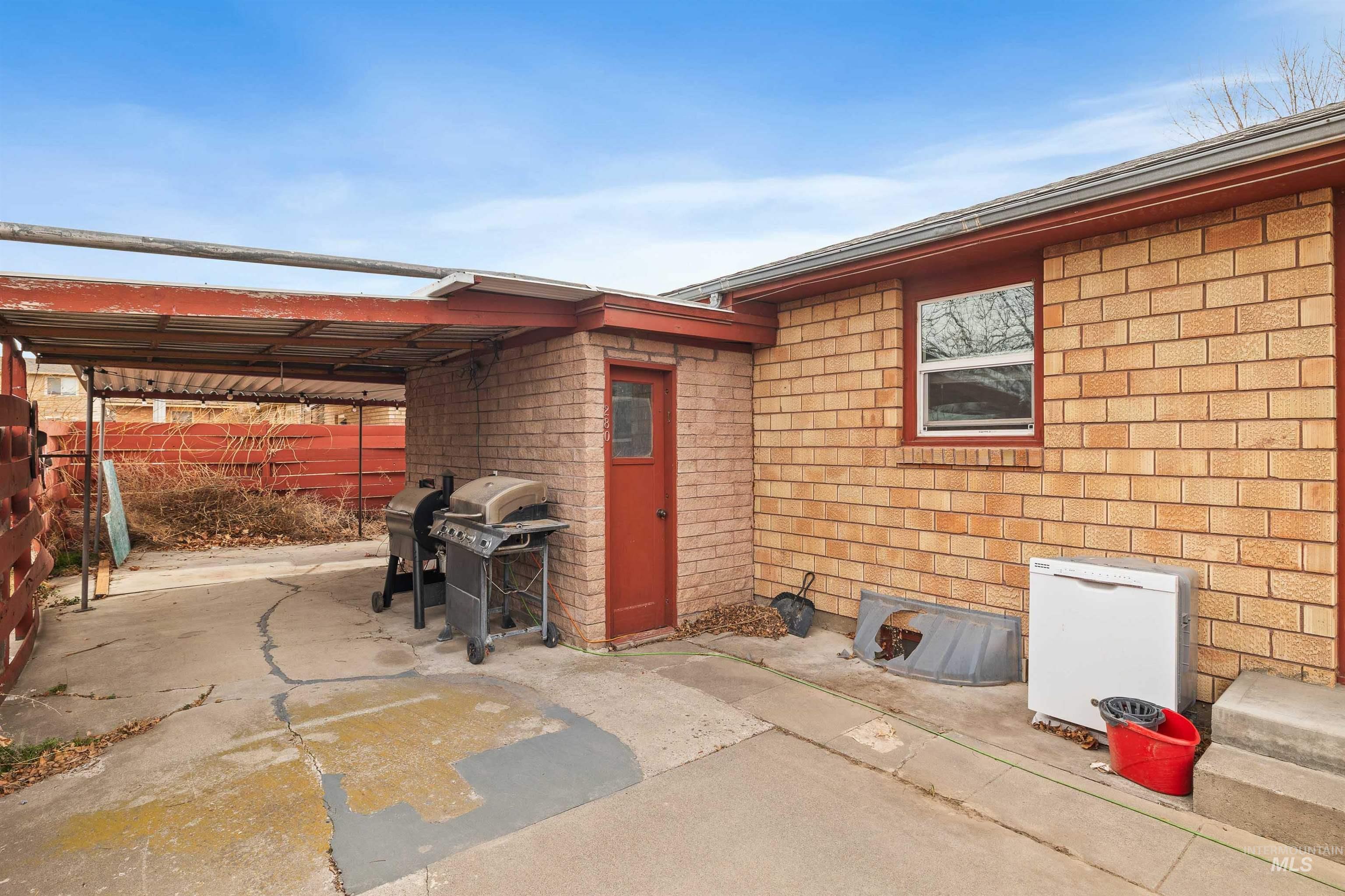 280-290 Carney Street, Twin Falls, Idaho 83301, 2 Bedrooms, 1 Bathroom, Residential Income For Sale, Price $359,900,MLS 98975832